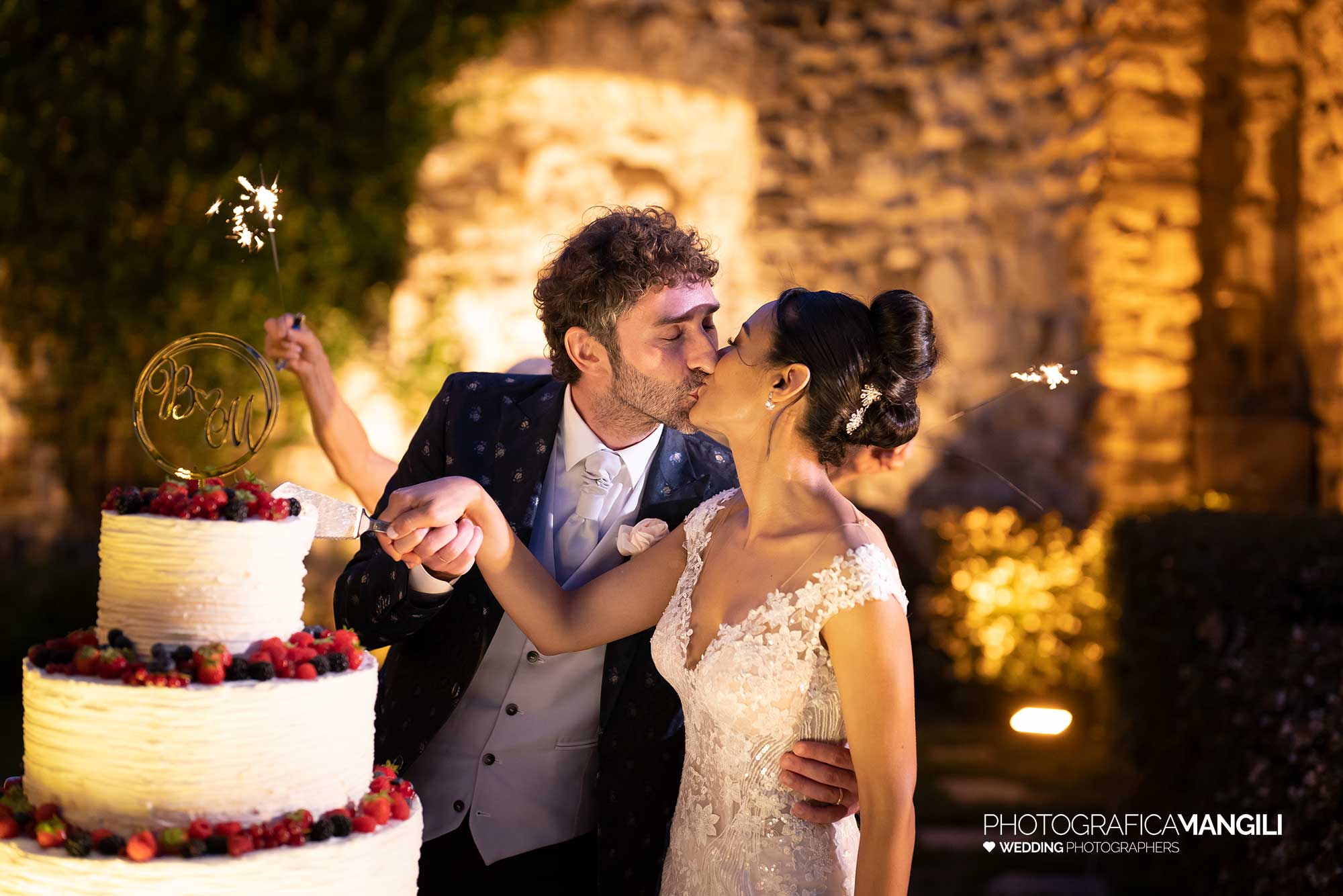 056 fotografo matrimonio reportage wedding sposi taglio torta castello rossino calolziocorte lecco lago como 056 fotografo matrimonio reportage wedding sposi taglio torta castello rossino calolziocorte lecco lago como