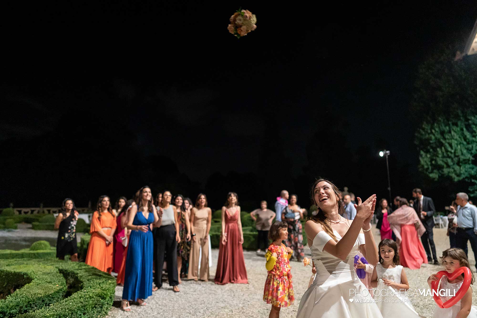 056 reportage foto matrimonio wedding ritratto sposi lancio bouquet villa subaglio merate lecco 056 reportage foto matrimonio wedding ritratto sposi lancio bouquet villa subaglio merate lecco