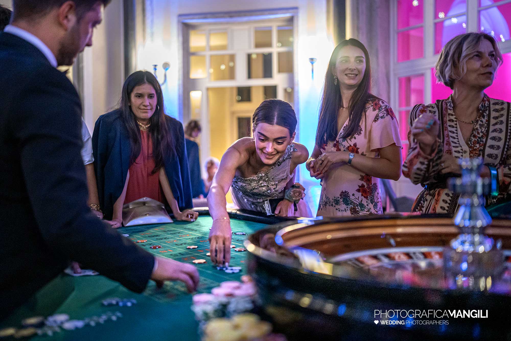 057 fotografo matrimonio reportage wedding ritratto sposi roulette villa esengrini montalbano varese 057 fotografo matrimonio reportage wedding ritratto sposi roulette villa esengrini montalbano varese