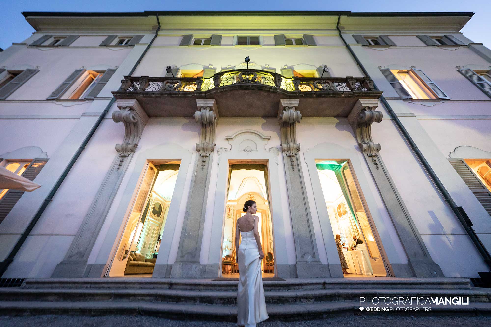 059 fotografo matrimonio reportage ritratto wedding sposa facciata villa borromeo cassano d adda milano 059 fotografo matrimonio reportage ritratto wedding sposa facciata villa borromeo cassano d adda milano