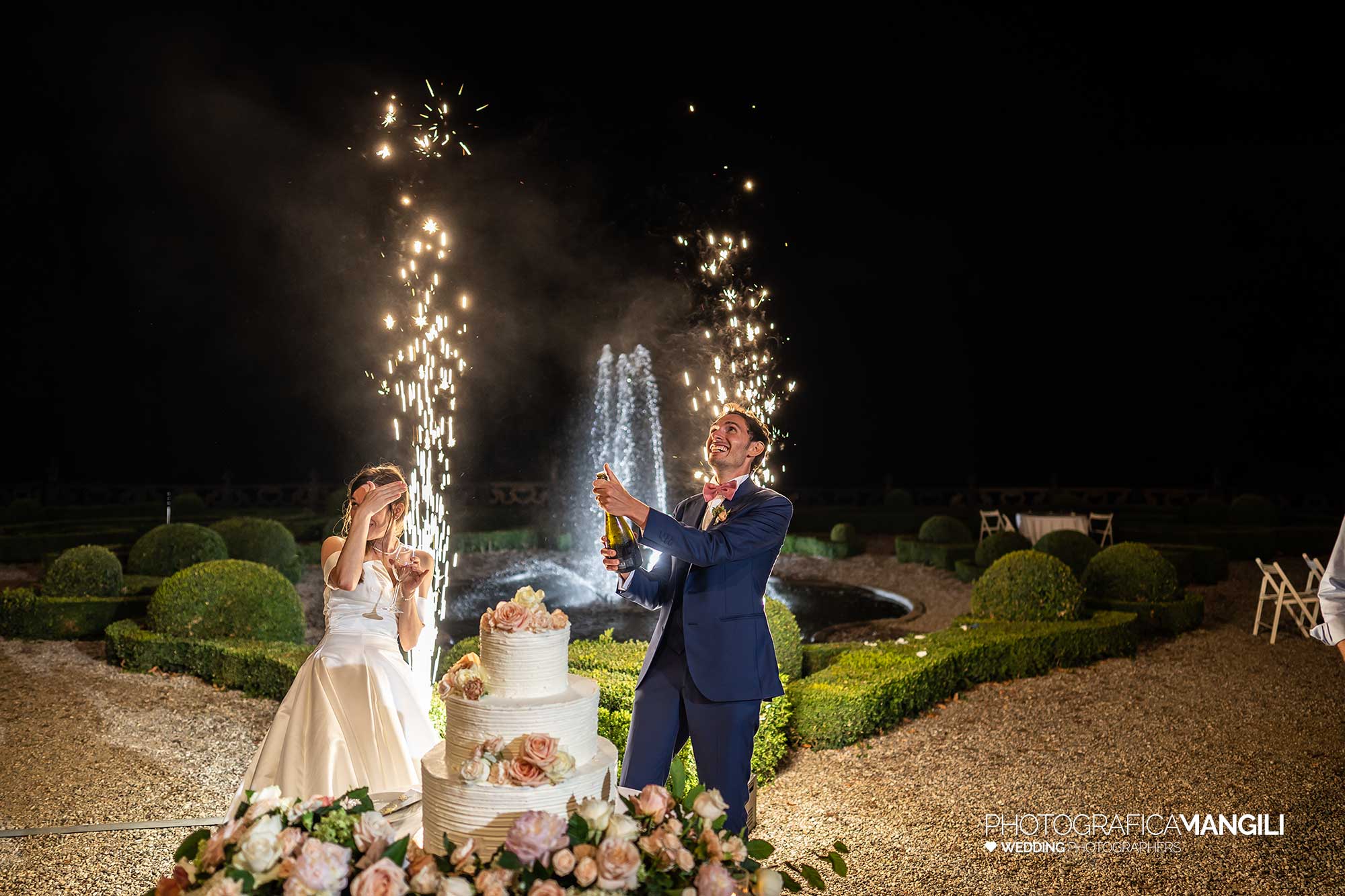 060 reportage foto matrimonio wedding ritratto sposi fontane fredde scintille luminose villa subaglio merate lecco 1 060 reportage foto matrimonio wedding ritratto sposi fontane fredde scintille luminose villa subaglio merate lecco 1