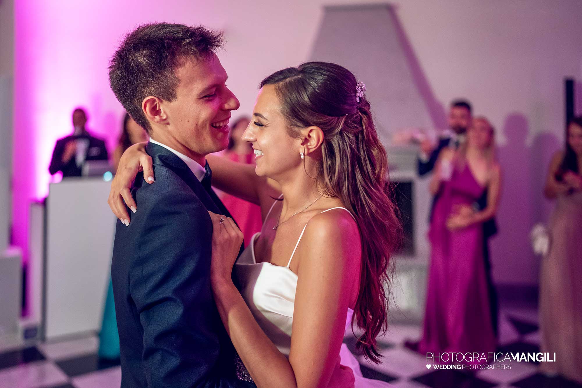 061 fotografo matrimonio reportage wedding ritratto sposi ballo villa esengrini montalbano varese 061 fotografo matrimonio reportage wedding ritratto sposi ballo villa esengrini montalbano varese