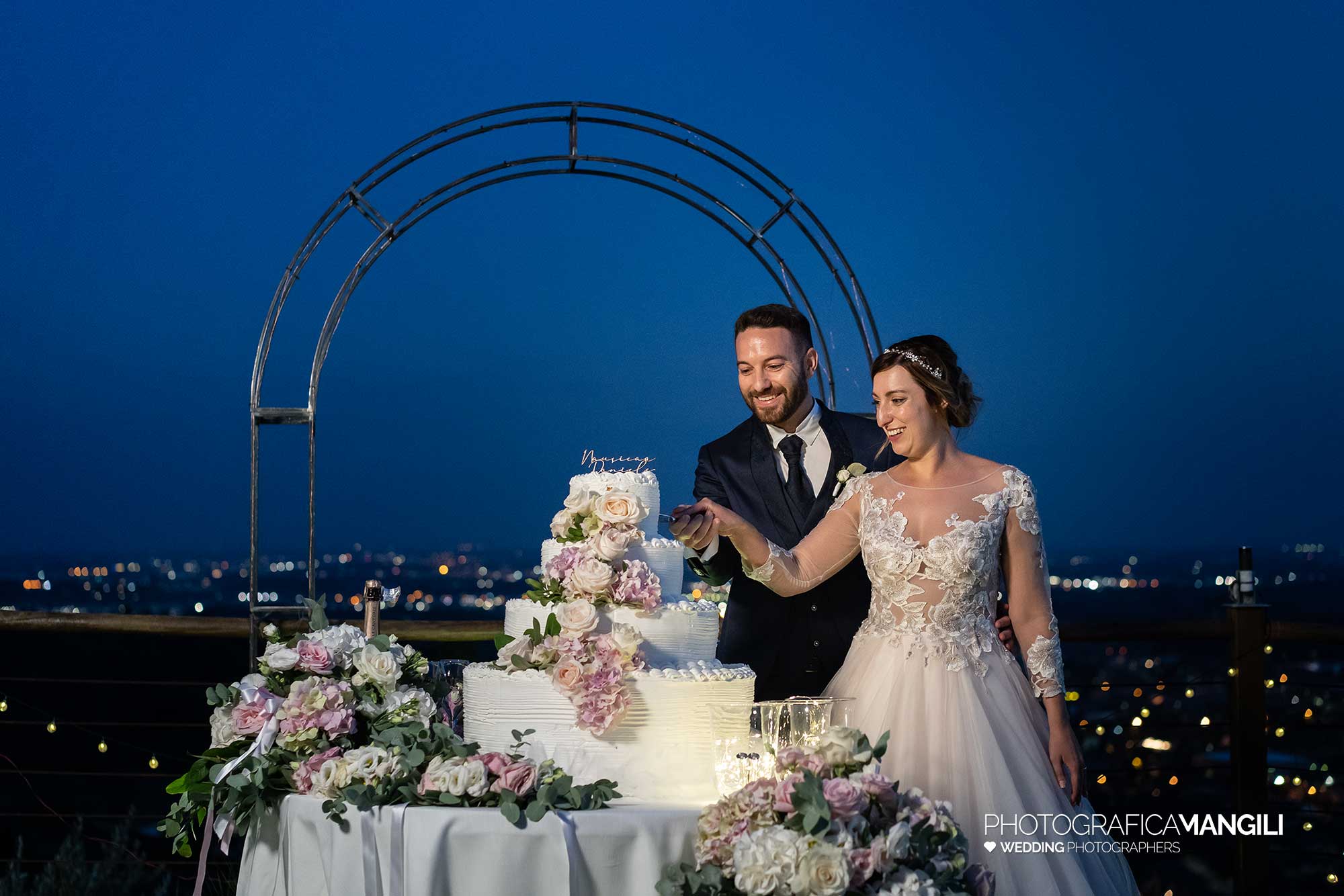 062 fotografo matrimonio reportage wedding ritratto sposi taglio torta le cantorie gussago brescia 062 fotografo matrimonio reportage wedding ritratto sposi taglio torta le cantorie gussago brescia