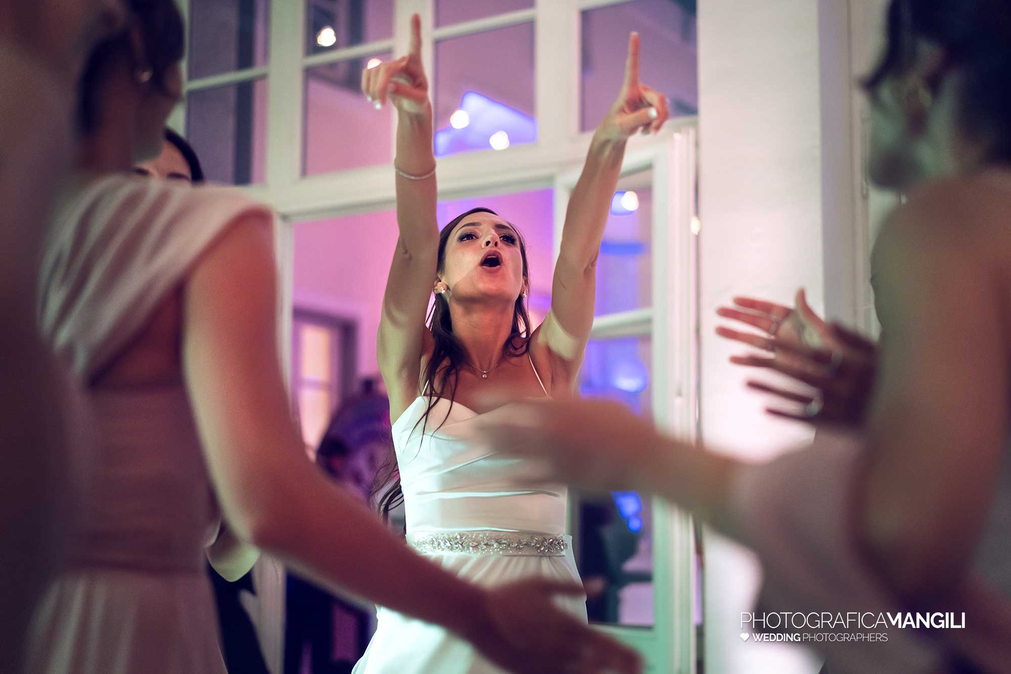 063 fotografo matrimonio reportage wedding ritratto sposi ballo villa esengrini montalbano varese 063 fotografo matrimonio reportage wedding ritratto sposi ballo villa esengrini montalbano varese