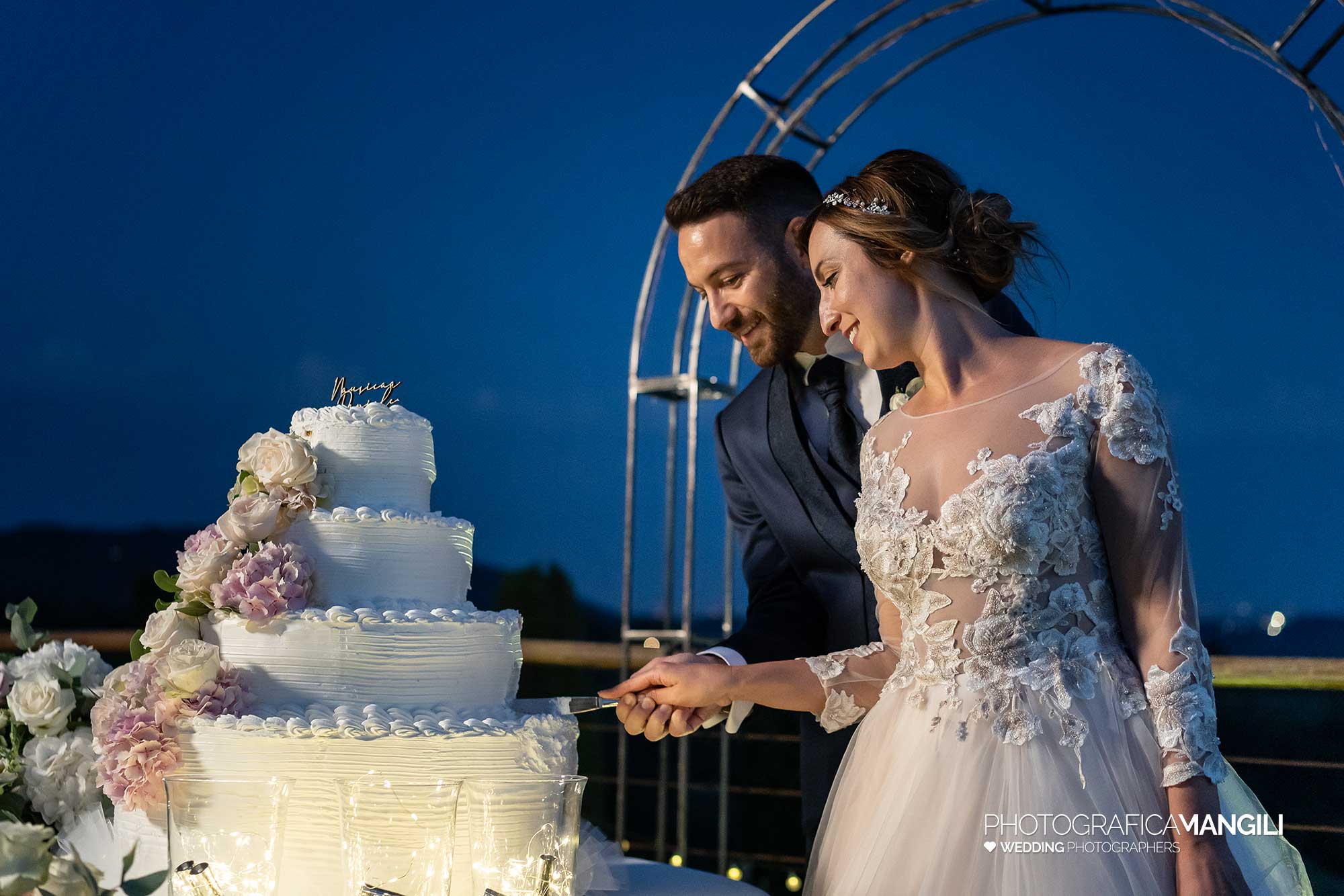 063 fotografo matrimonio reportage wedding ritratto sposi taglio torta le cantorie gussago brescia 063 fotografo matrimonio reportage wedding ritratto sposi taglio torta le cantorie gussago brescia