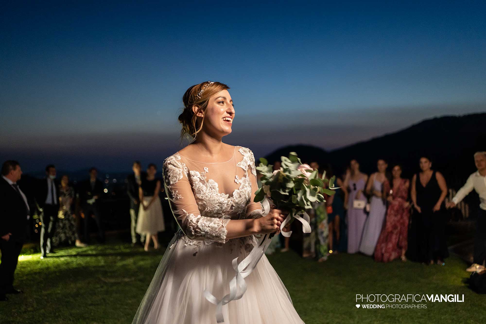 068 fotografo matrimonio reportage wedding ritratto sposa lancio bouquet le cantorie gussago brescia 068 fotografo matrimonio reportage wedding ritratto sposa lancio bouquet le cantorie gussago brescia