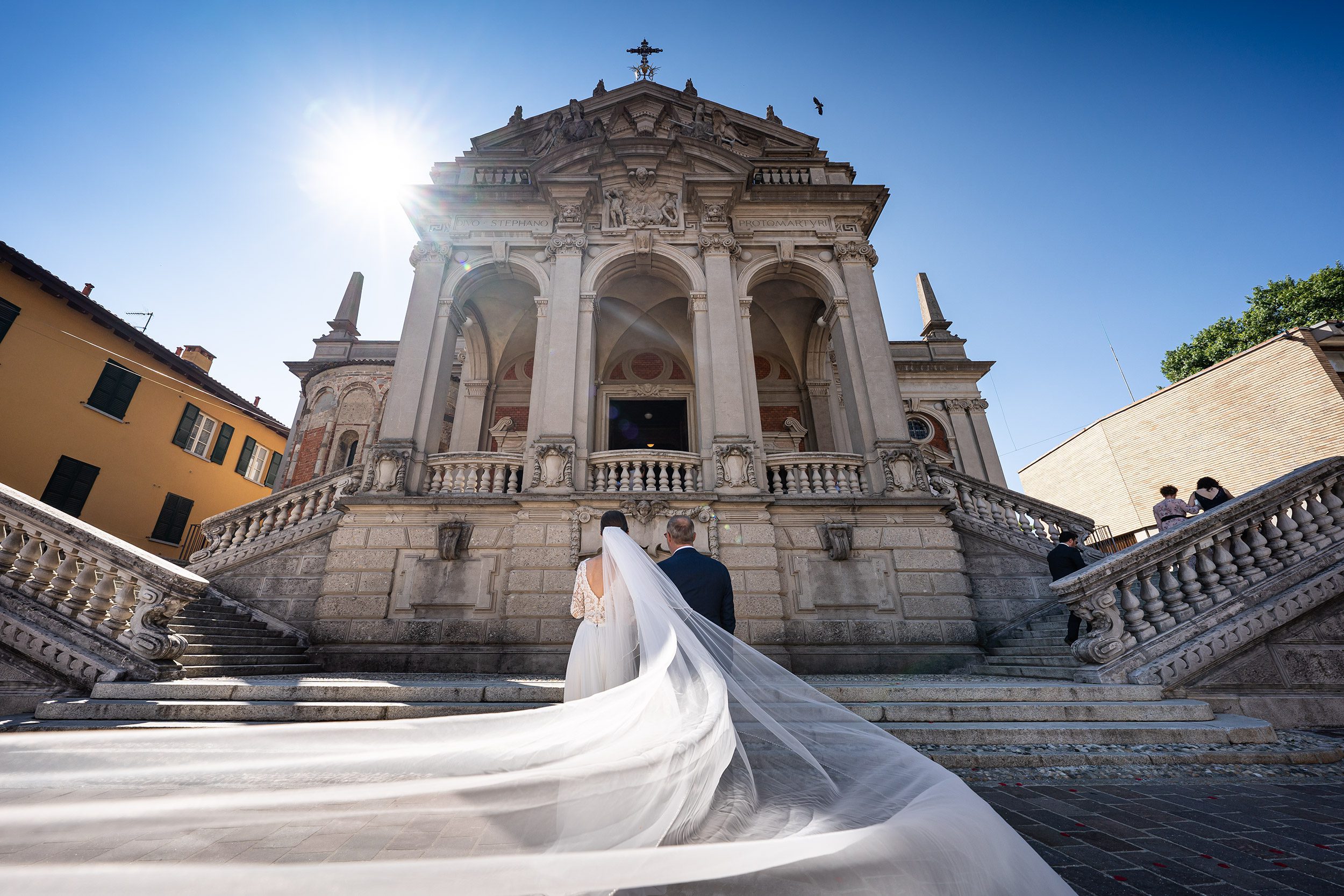 000 fotografo matrimonio reportage wedding ritratto sposa ingresso velo controluce chiesa cerimonia rito religioso appiano gentile como 1