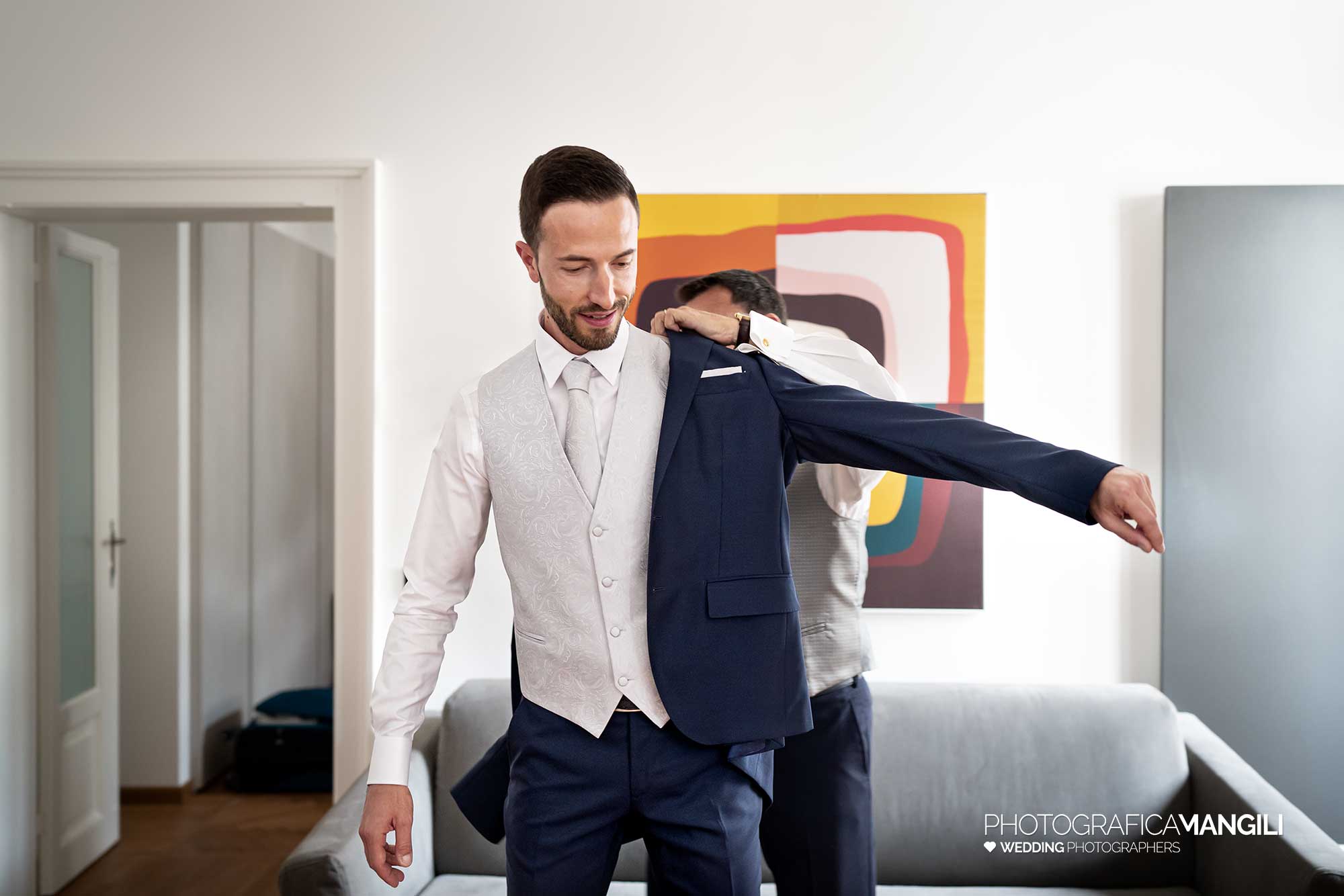 001 fotografo matrimonio reportage wedding ritratto sposo preparativi vestizione giacca como 001 fotografo matrimonio reportage wedding ritratto sposo preparativi vestizione giacca como