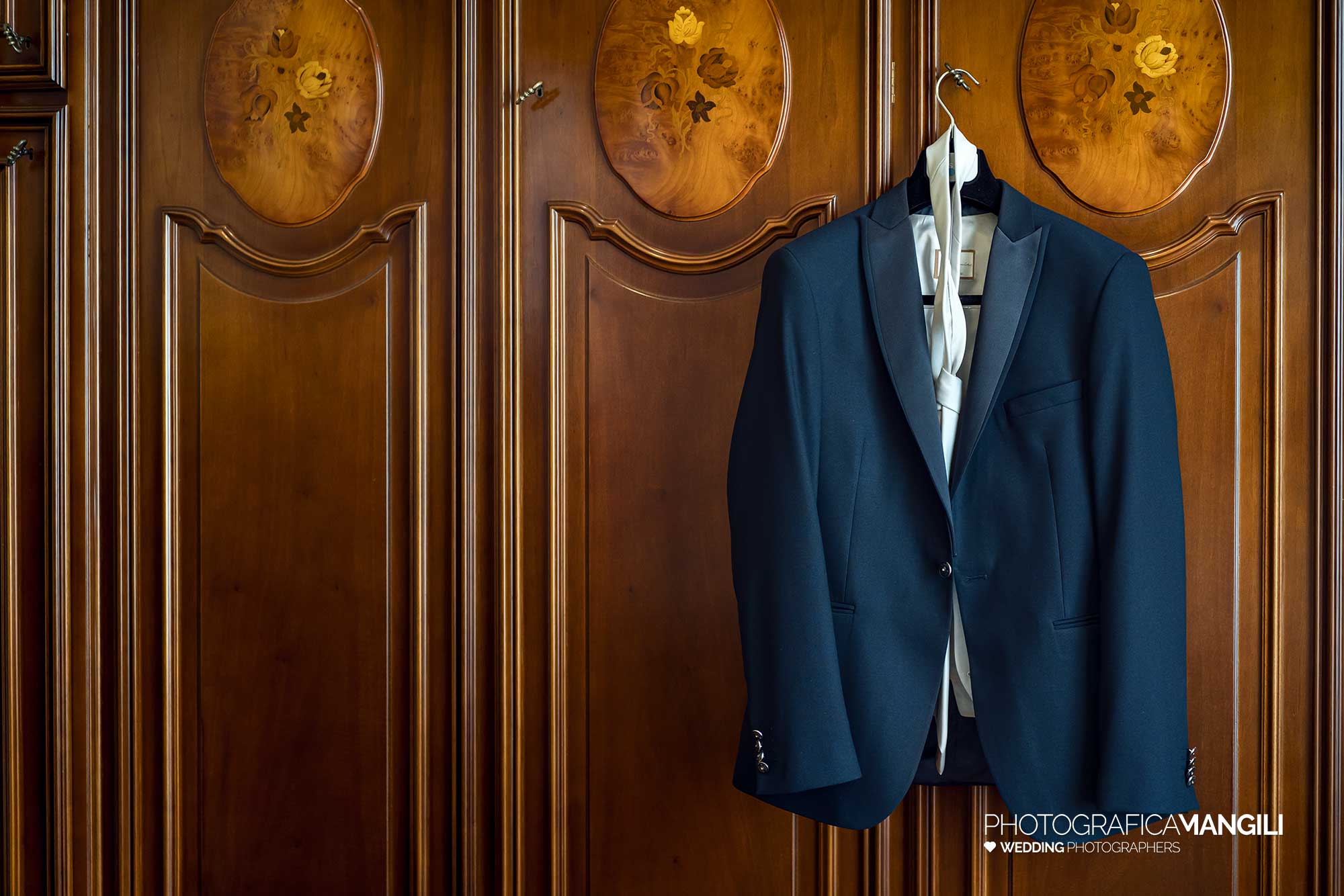 001 fotografo matrimonio reportage wedding sposo giacca preparativi vestizione missaglia lecco 001 fotografo matrimonio reportage wedding sposo giacca preparativi vestizione missaglia lecco