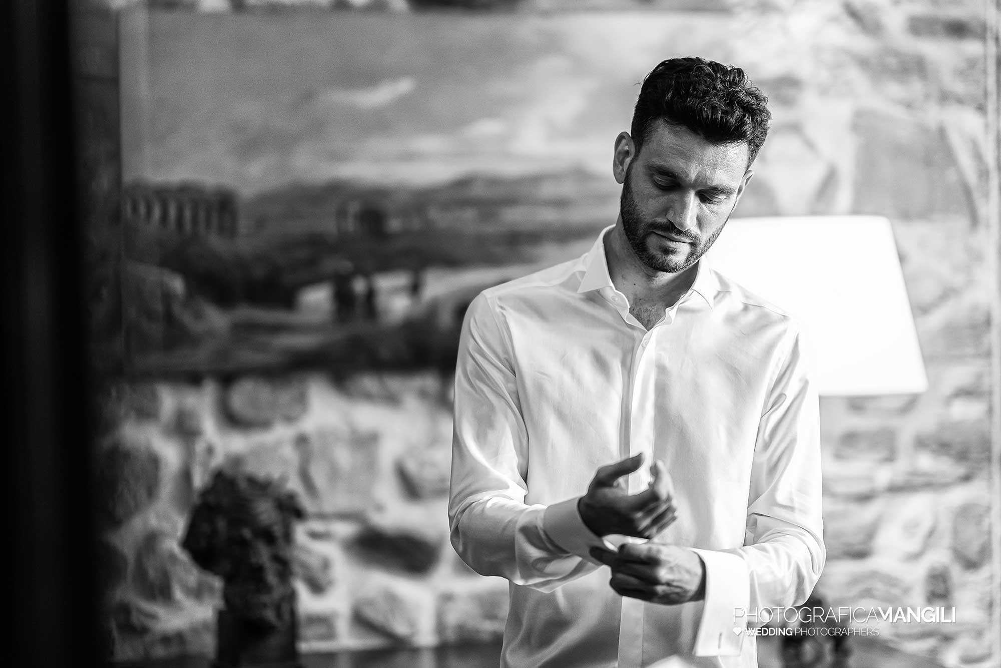 002 fotografo matrimonio reportage real wedding preparazione sposo castello rossino calolziocorte lago como lecco 002 fotografo matrimonio reportage real wedding preparazione sposo castello rossino calolziocorte lago como lecco