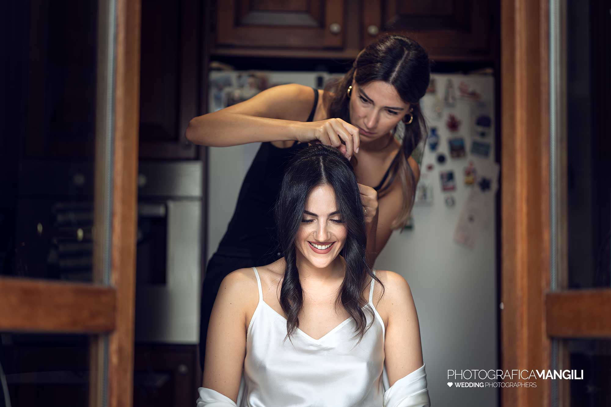 002 fotografo matrimonio reportage wedding ritratto sposa preparativi vestizione cabiate como 002 fotografo matrimonio reportage wedding ritratto sposa preparativi vestizione cabiate como