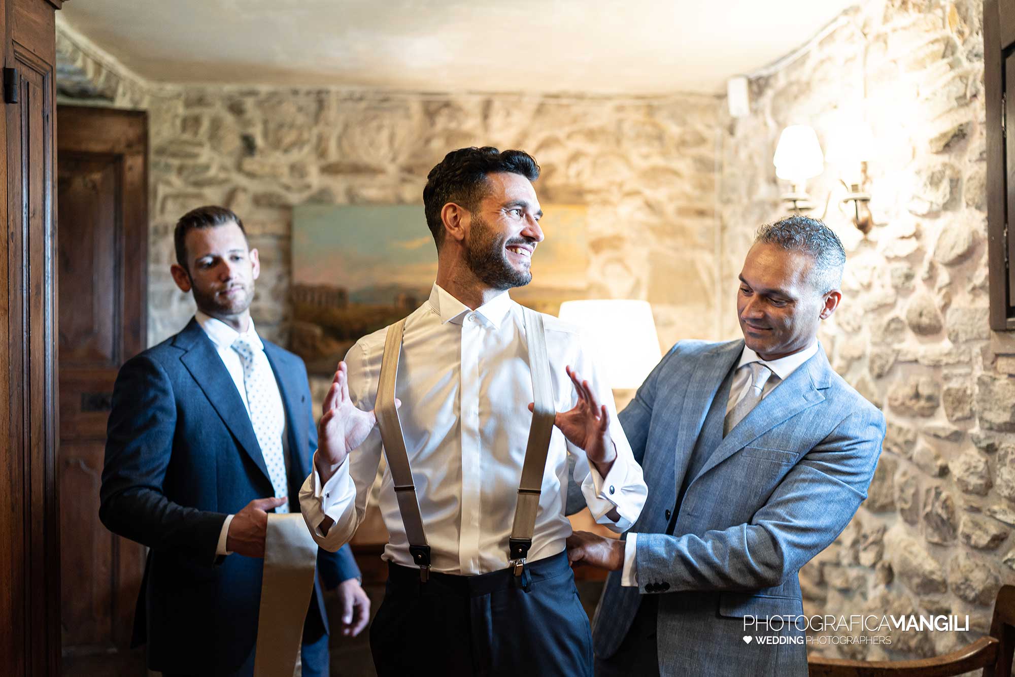 003 fotografo matrimonio reportage real wedding preparazione sposo testimoni amici castello rossino calolziocorte lago como lecco 003 fotografo matrimonio reportage real wedding preparazione sposo testimoni amici castello rossino calolziocorte lago como lecco