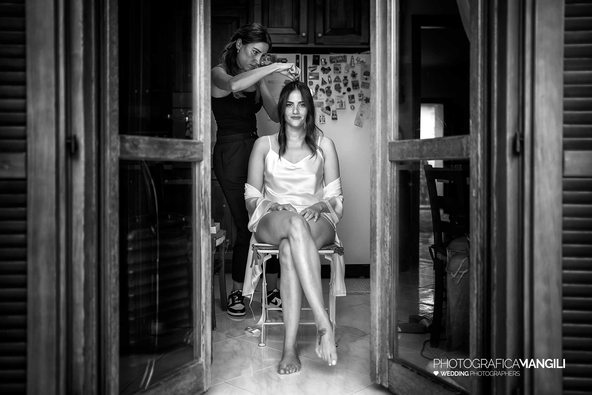 003 fotografo matrimonio reportage wedding ritratto sposa acconciatura preparativi vestizione cabiate como 003 fotografo matrimonio reportage wedding ritratto sposa acconciatura preparativi vestizione cabiate como