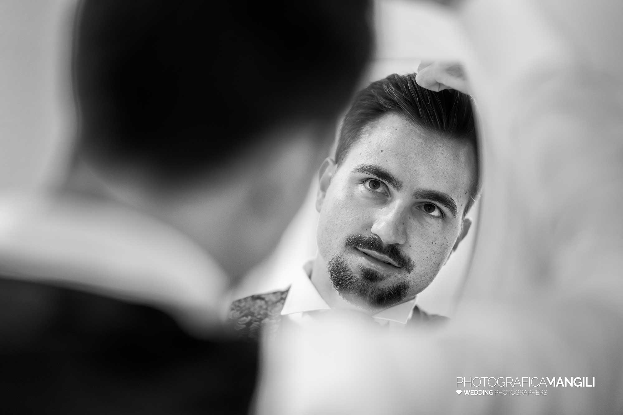 003 fotografo matrimonio reportage wedding ritratto sposo preparativi vestizione pero milano 003 fotografo matrimonio reportage wedding ritratto sposo preparativi vestizione pero milano