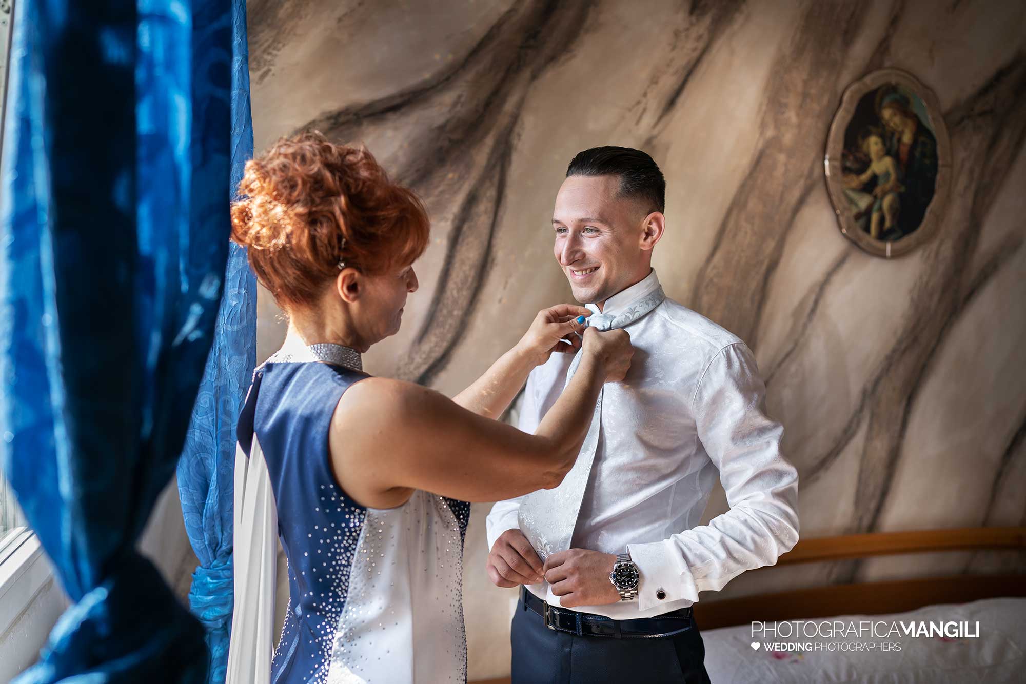 003 reportage foto matrimonio wedding ritratto sposo vestizione cravatta preparativi cinisello balsamo milano 1 003 reportage foto matrimonio wedding ritratto sposo vestizione cravatta preparativi cinisello balsamo milano 1