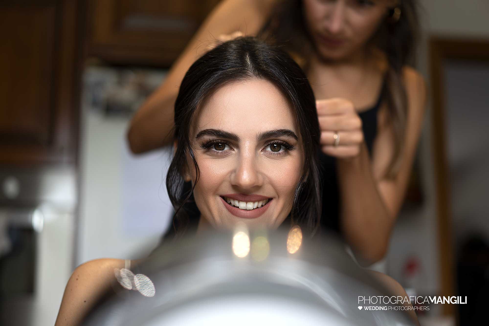 004 fotografo matrimonio reportage wedding ritratto sposa acconciatura preparativi vestizione cabiate como 004 fotografo matrimonio reportage wedding ritratto sposa acconciatura preparativi vestizione cabiate como