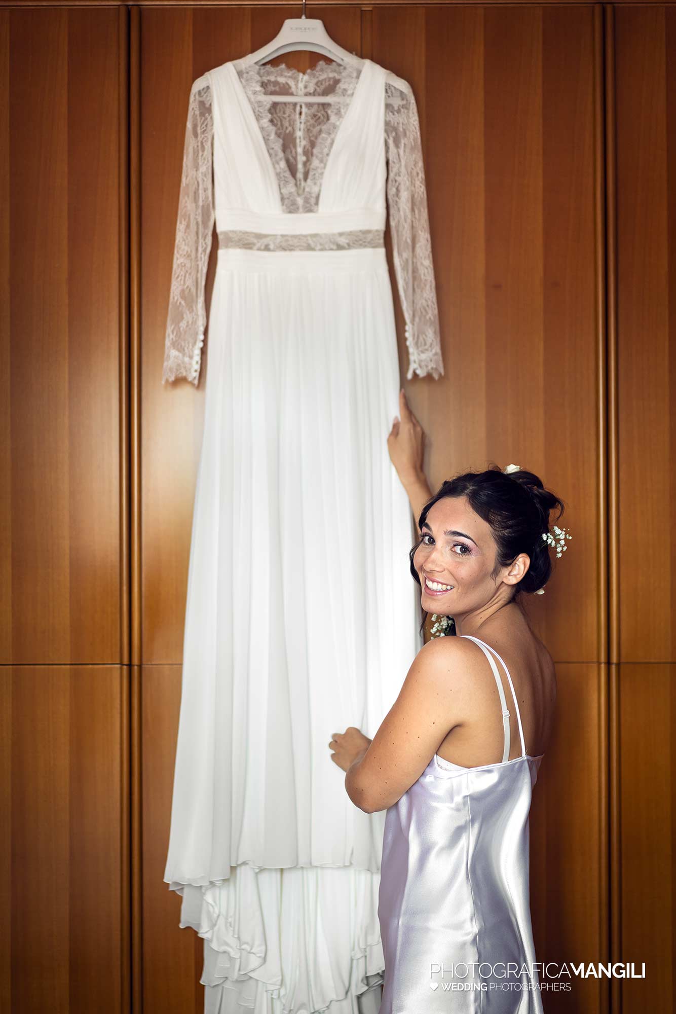 004 fotografo matrimonio reportage wedding sposa abito preparativi vestizione maresso di missaglia lecco 004 fotografo matrimonio reportage wedding sposa abito preparativi vestizione maresso di missaglia lecco