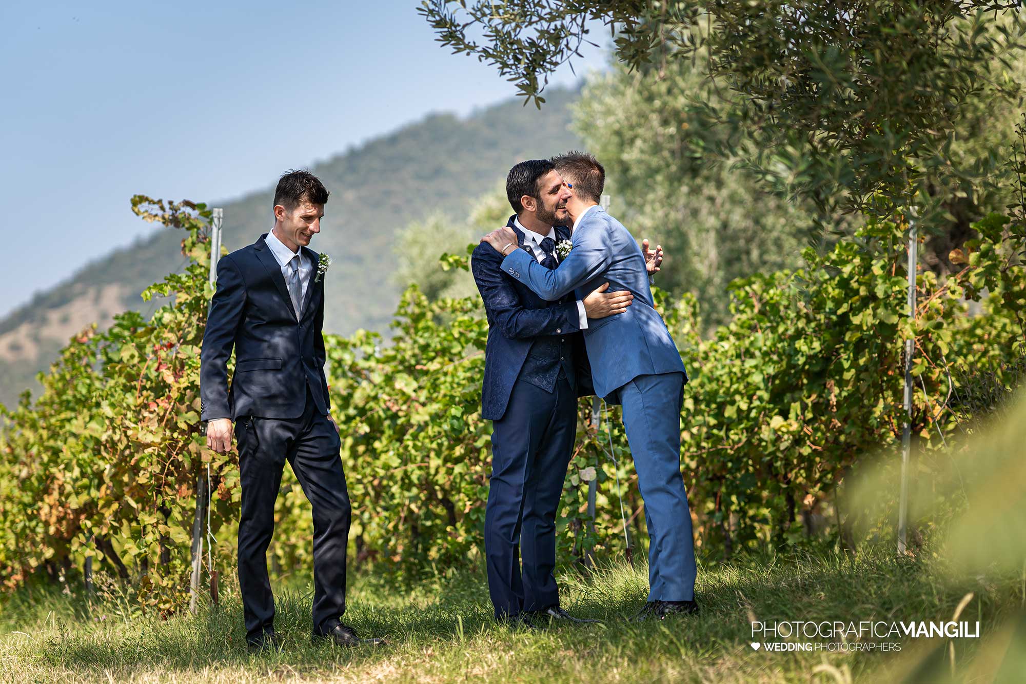 004 fotografo matrimonio reportage wedding sposo preparativi testimoni ritratto villa mattioli lesmo monza brianza 004 fotografo matrimonio reportage wedding sposo preparativi testimoni ritratto villa mattioli lesmo monza brianza