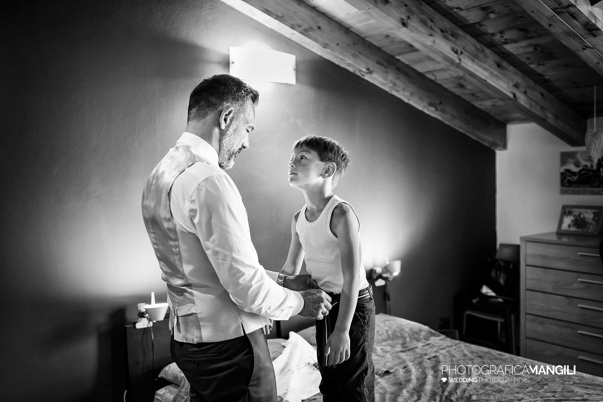 006 fotografo matrimonio reportage wedding ritratto sposo vestizione preparativi lurago marinone como 006 fotografo matrimonio reportage wedding ritratto sposo vestizione preparativi lurago marinone como