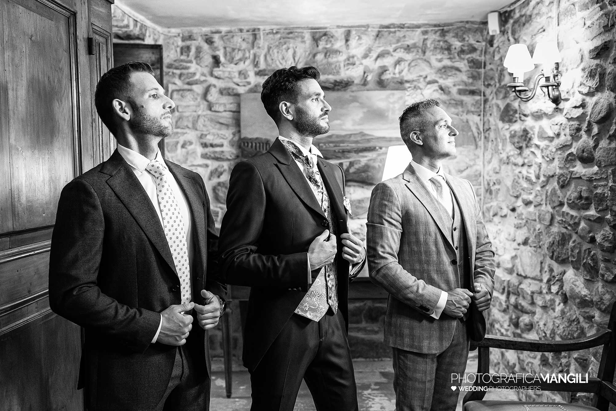 007 fotografo matrimonio reportage real wedding preparazione sposo testimoni amici castello rossino calolziocorte lago como lecco 007 fotografo matrimonio reportage real wedding preparazione sposo testimoni amici castello rossino calolziocorte lago como lecco