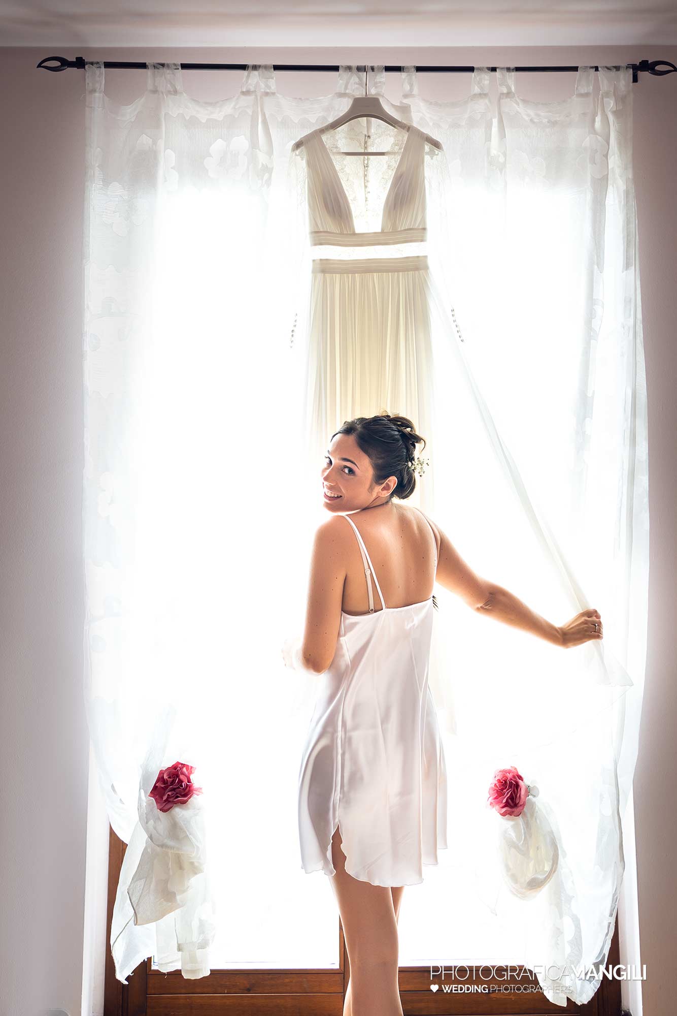 007 fotografo matrimonio reportage wedding sposa preparativi abito vestizione maresso di missaglia lecco 007 fotografo matrimonio reportage wedding sposa preparativi abito vestizione maresso di missaglia lecco