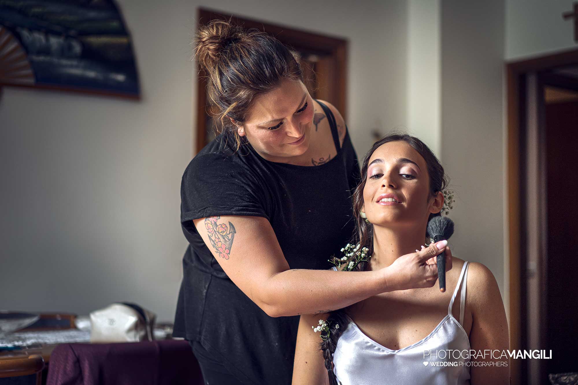 008 fotografo matrimonio reportage wedding sposa trucco preparativi vestizione maresso di missaglia lecco 008 fotografo matrimonio reportage wedding sposa trucco preparativi vestizione maresso di missaglia lecco