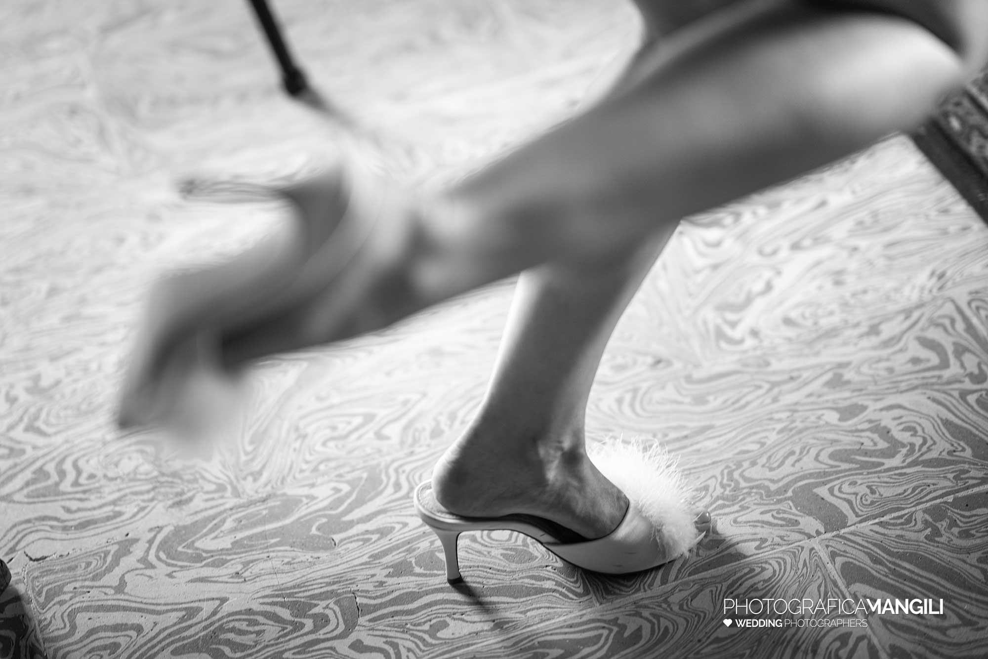 010 fotografo matrimonio reportage real wedding preparazione scarpe sposa castello rossino calolziocorte lago como lecco 010 fotografo matrimonio reportage real wedding preparazione scarpe sposa castello rossino calolziocorte lago como lecco