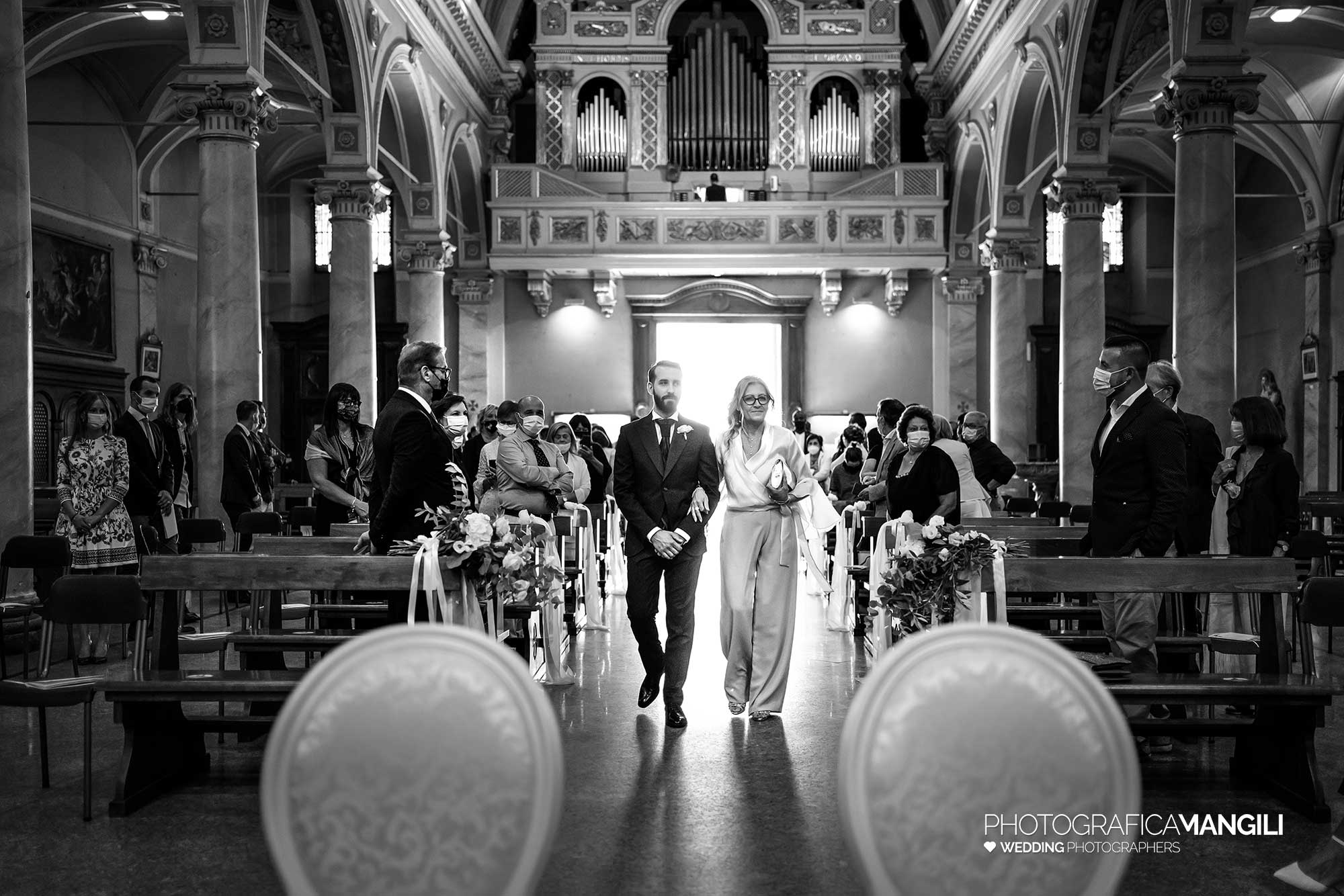 010 fotografo matrimonio reportage wedding ritratto ingresso sposo mamma chiesa mariano comense como 010 fotografo matrimonio reportage wedding ritratto ingresso sposo mamma chiesa mariano comense como