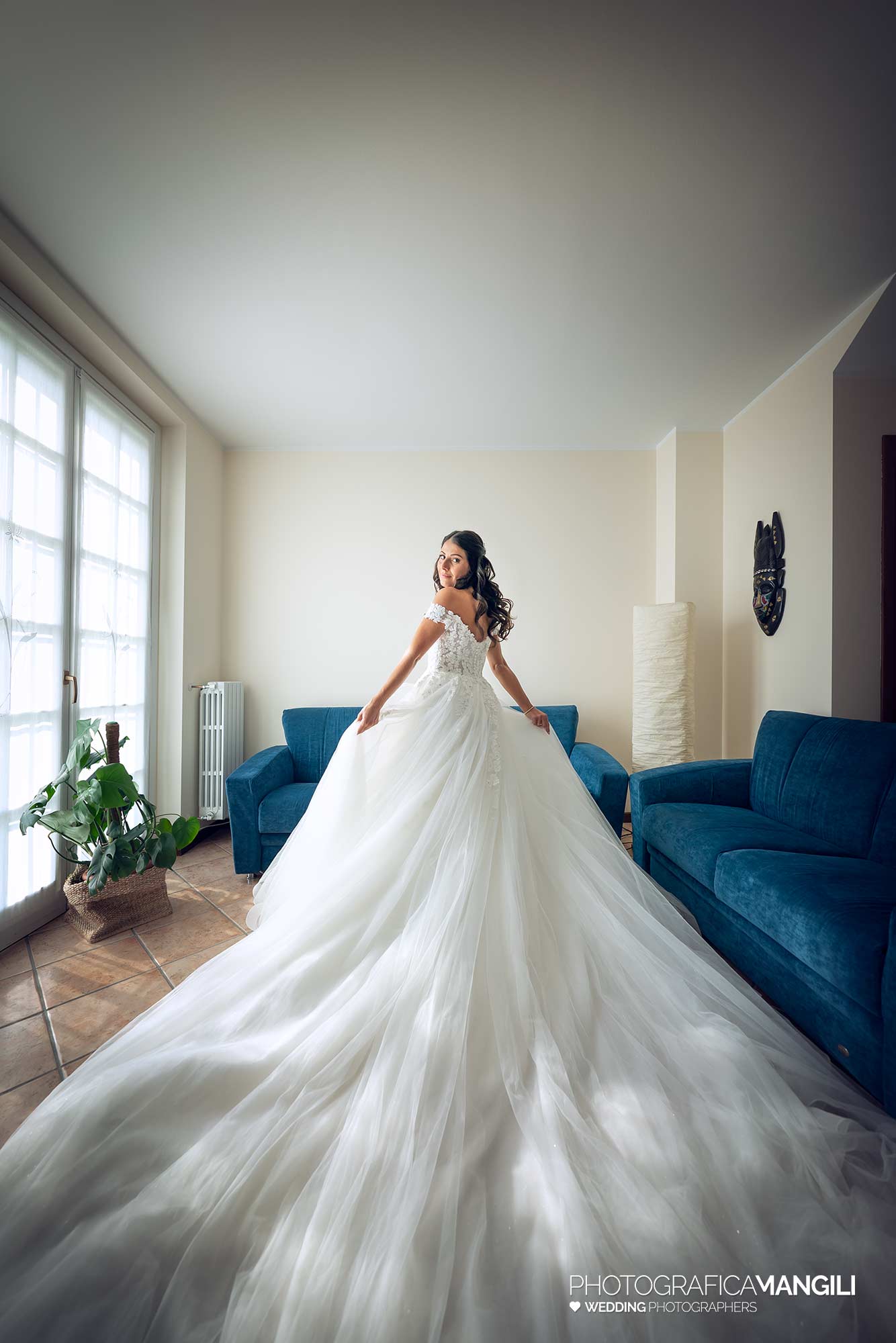 010 fotografo matrimonio reportage wedding ritratto sposa preparativi abito vestizione inzago milano 010 fotografo matrimonio reportage wedding ritratto sposa preparativi abito vestizione inzago milano