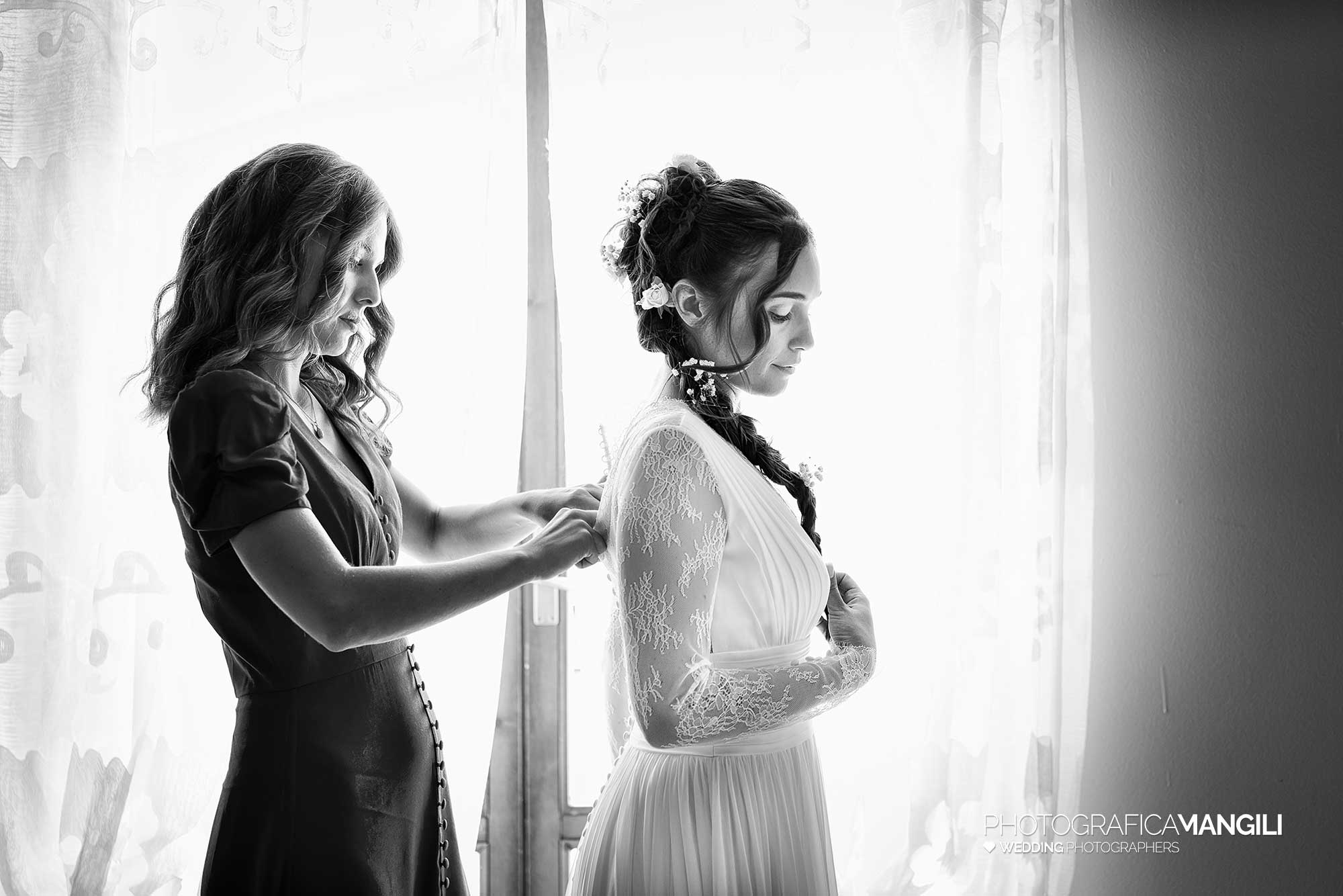 010 fotografo matrimonio reportage wedding sposa preparativi abito vestizione maresso di missaglia lecco 010 fotografo matrimonio reportage wedding sposa preparativi abito vestizione maresso di missaglia lecco