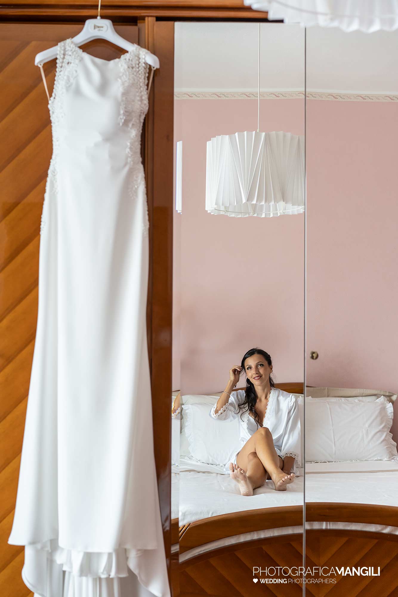 010 reportage foto matrimonio wedding ritratto sposa preparativi vestizione abito albavilla como 010 reportage foto matrimonio wedding ritratto sposa preparativi vestizione abito albavilla como