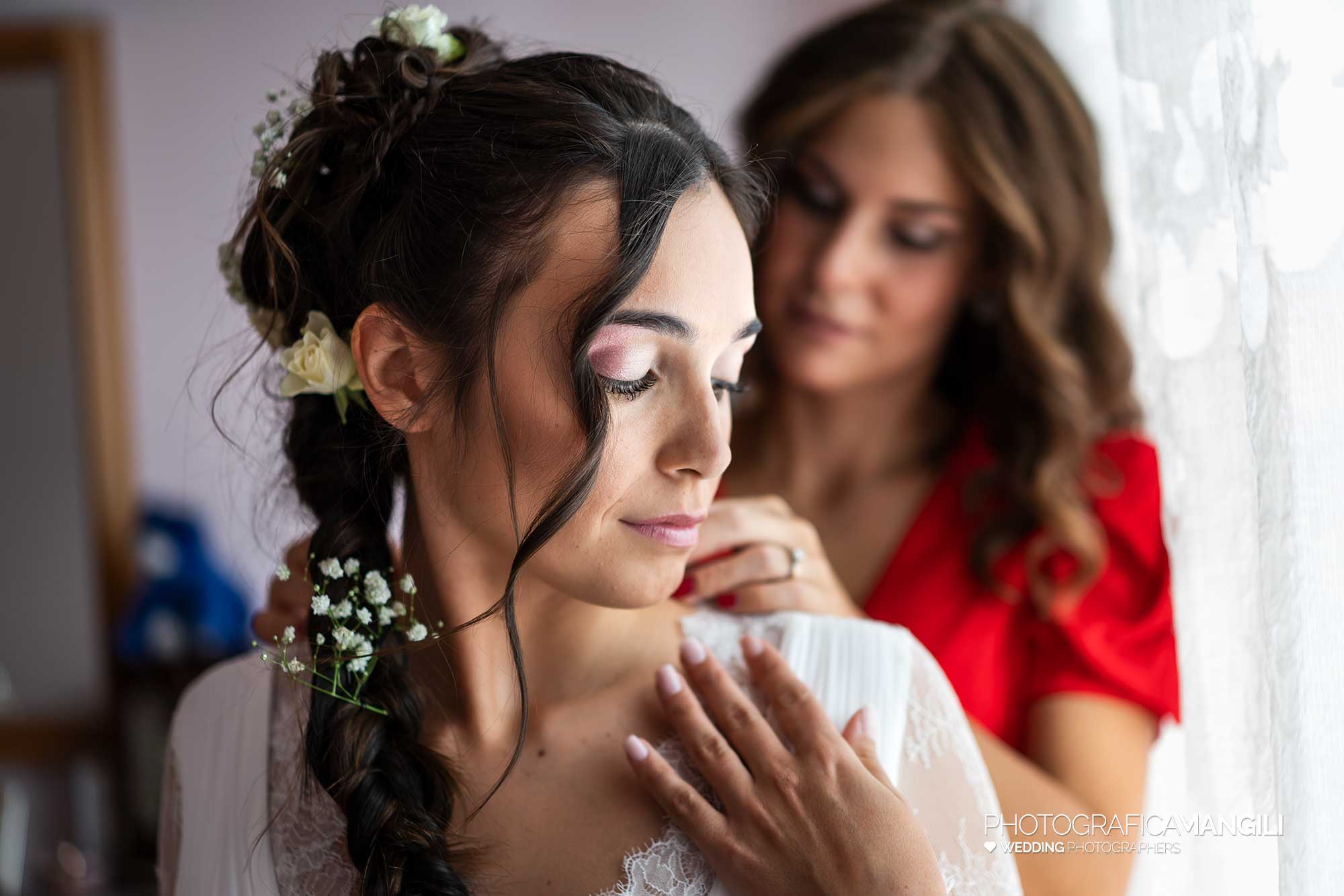 011 fotografo matrimonio reportage wedding sposa preparativi abito vestizione maresso di missaglia lecco 011 fotografo matrimonio reportage wedding sposa preparativi abito vestizione maresso di missaglia lecco