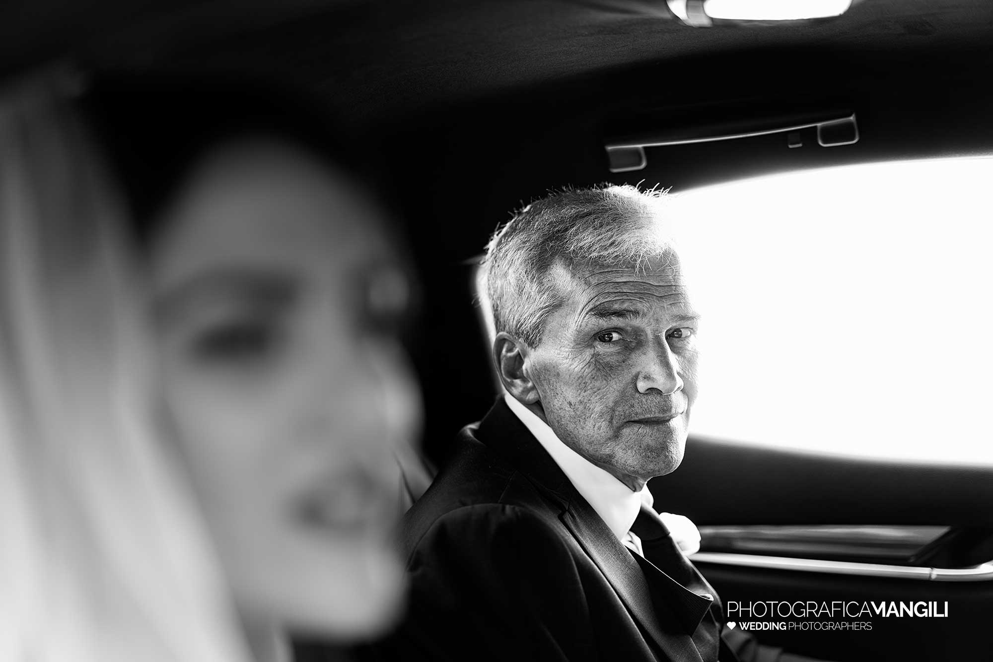 012 fotografo matrimonio reportage wedding ritratto ingresso sposa papà macchina chiesa mariano comense como 012 fotografo matrimonio reportage wedding ritratto ingresso sposa papà macchina chiesa mariano comense como