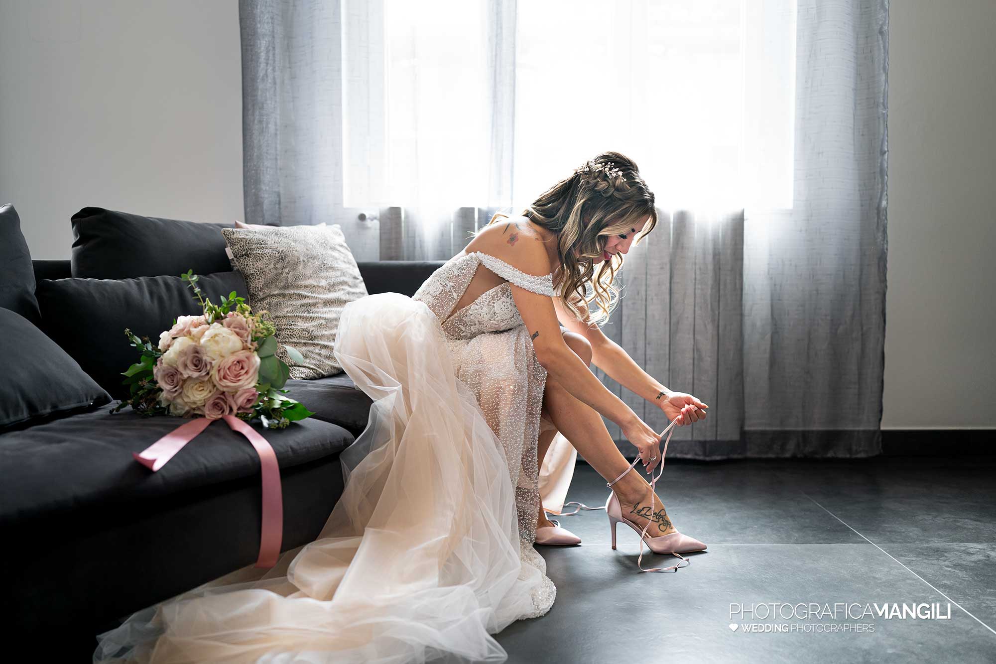 012 reportage foto matrimonio wedding ritratto sposa scarpe vestizione preparativi muggiò monza brianza 1 012 reportage foto matrimonio wedding ritratto sposa scarpe vestizione preparativi muggiò monza brianza 1