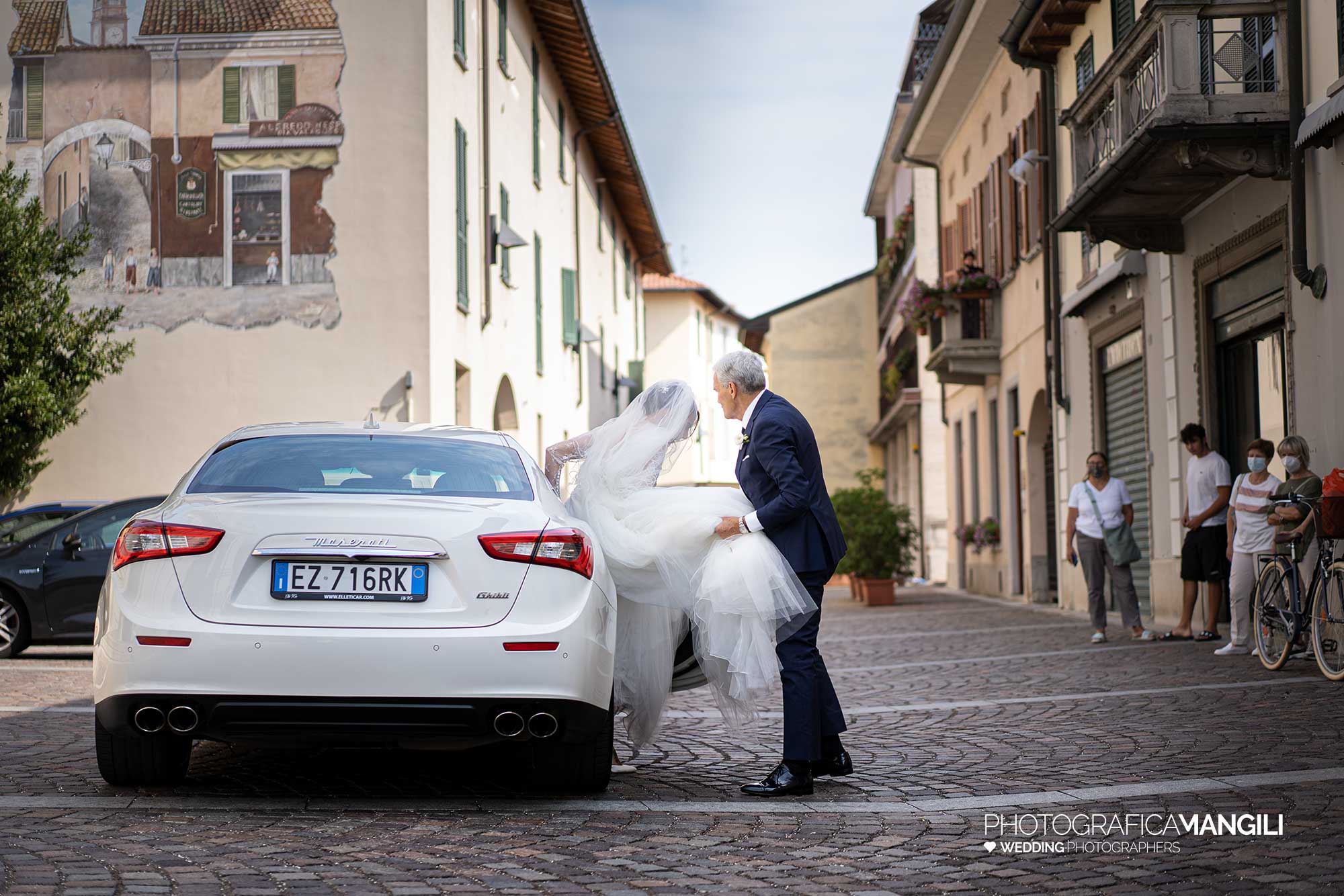 013 fotografo matrimonio reportage wedding ritratto ingresso sposa papà macchina chiesa mariano comense como 013 fotografo matrimonio reportage wedding ritratto ingresso sposa papà macchina chiesa mariano comense como