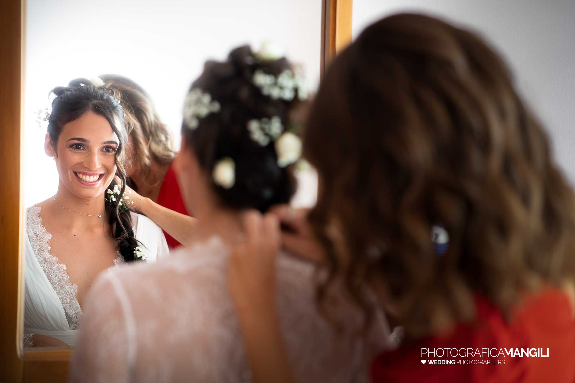 013 fotografo matrimonio reportage wedding sposa preparativi abito specchio vestizione maresso di missaglia lecco 013 fotografo matrimonio reportage wedding sposa preparativi abito specchio vestizione maresso di missaglia lecco