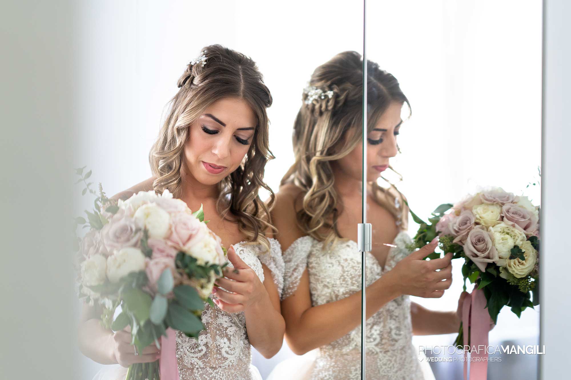 013 reportage foto matrimonio wedding ritratto sposa riflesso vestizione preparativi muggiò monza brianza 1 013 reportage foto matrimonio wedding ritratto sposa riflesso vestizione preparativi muggiò monza brianza 1