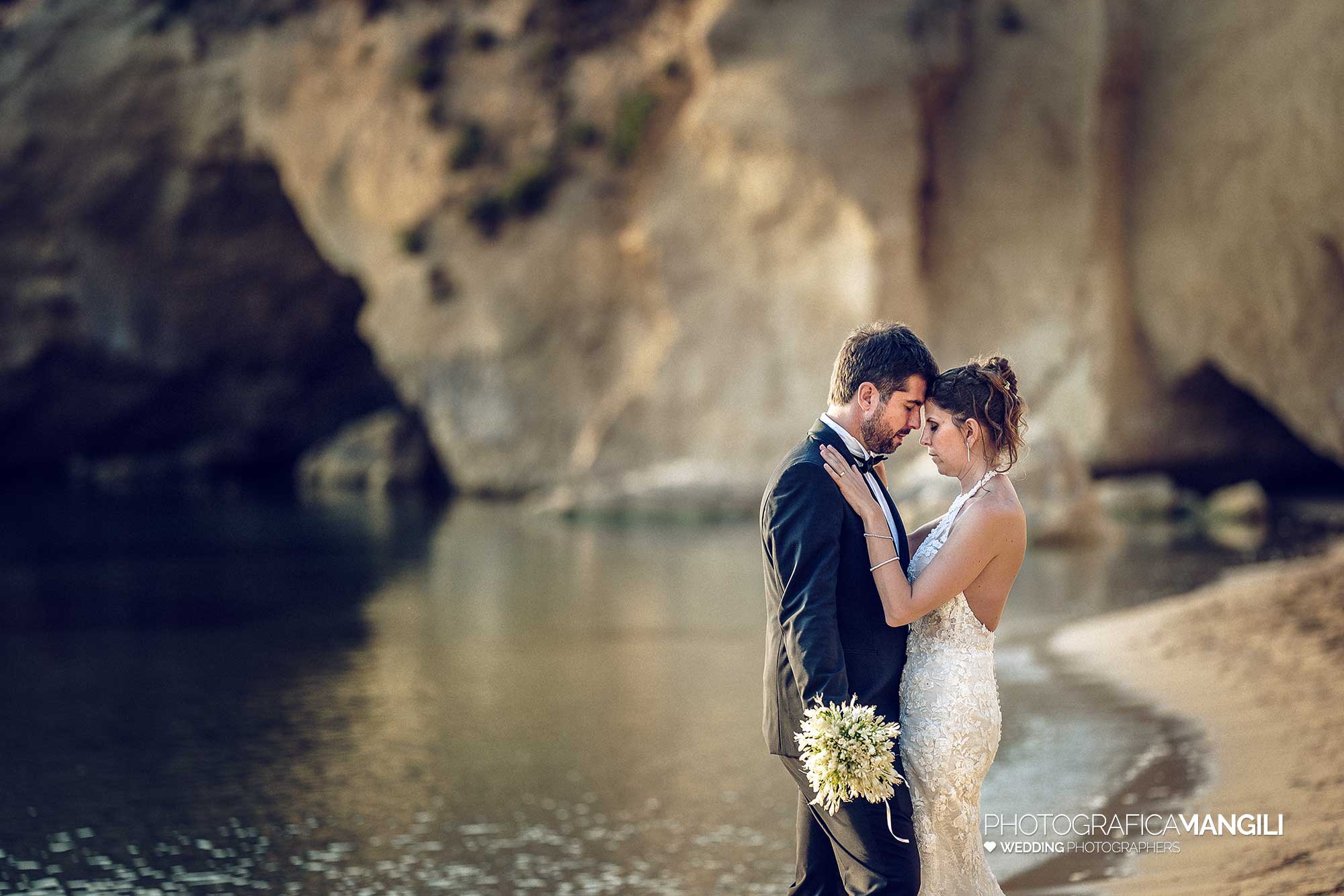 014 fotografo matrimonio reportage destination wedding italy italy newlyweds sunrise sea beach siracusa sicily italy mare spiaggia siracusa sicilia italia 014 fotografo matrimonio reportage destination wedding italy italy newlyweds sunrise sea beach siracusa sicily italy mare spiaggia siracusa sicilia italia