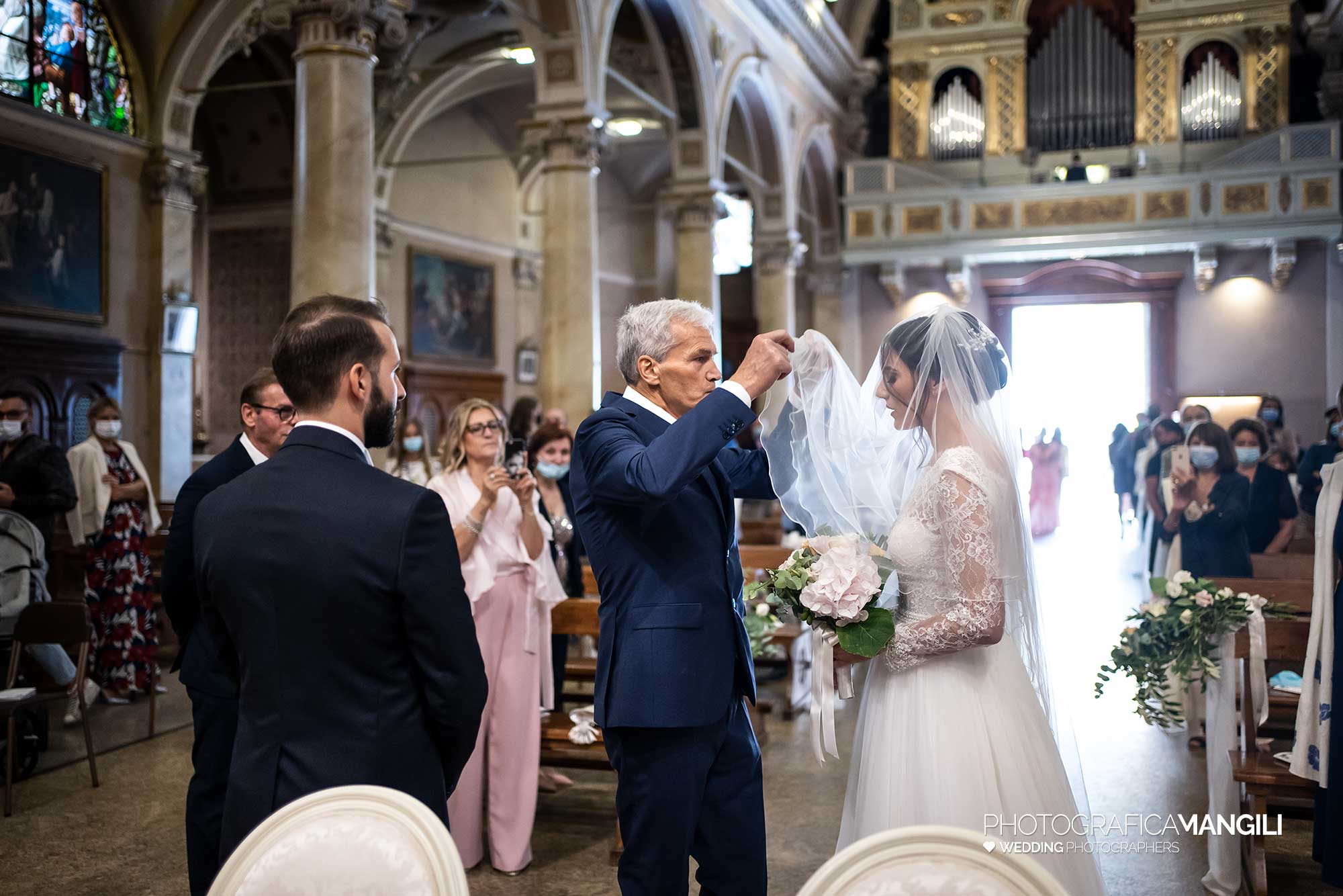 014 fotografo matrimonio reportage wedding ritratto ingresso sposa papà chiesa mariano comense como 014 fotografo matrimonio reportage wedding ritratto ingresso sposa papà chiesa mariano comense como