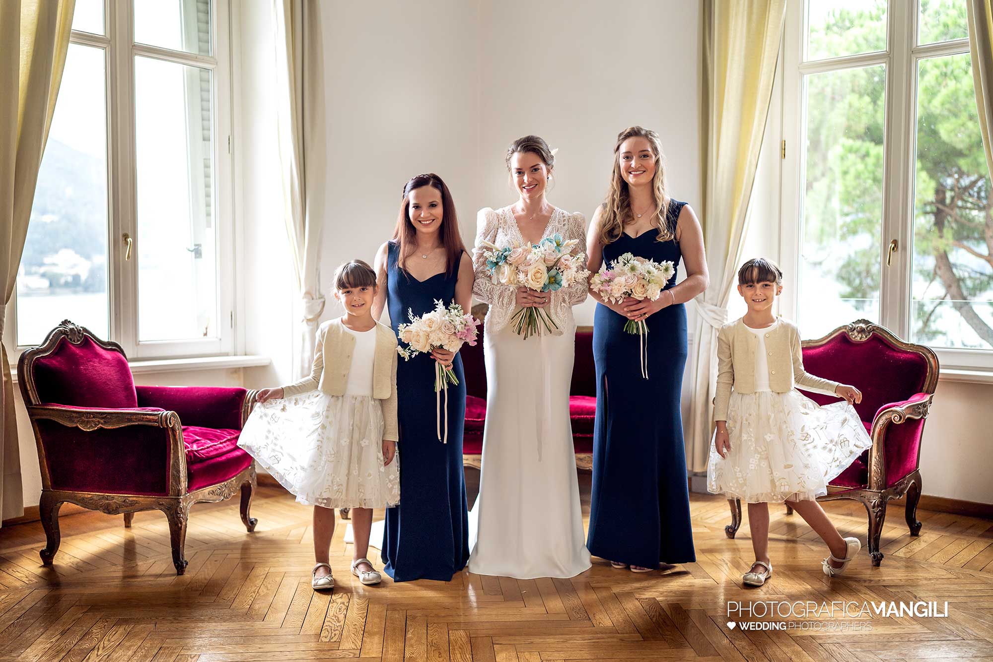 014 fotografo matrimonio reportage wedding ritratto sposa sorelle damigelle preparativi vestizione villa geno lago como 014 fotografo matrimonio reportage wedding ritratto sposa sorelle damigelle preparativi vestizione villa geno lago como