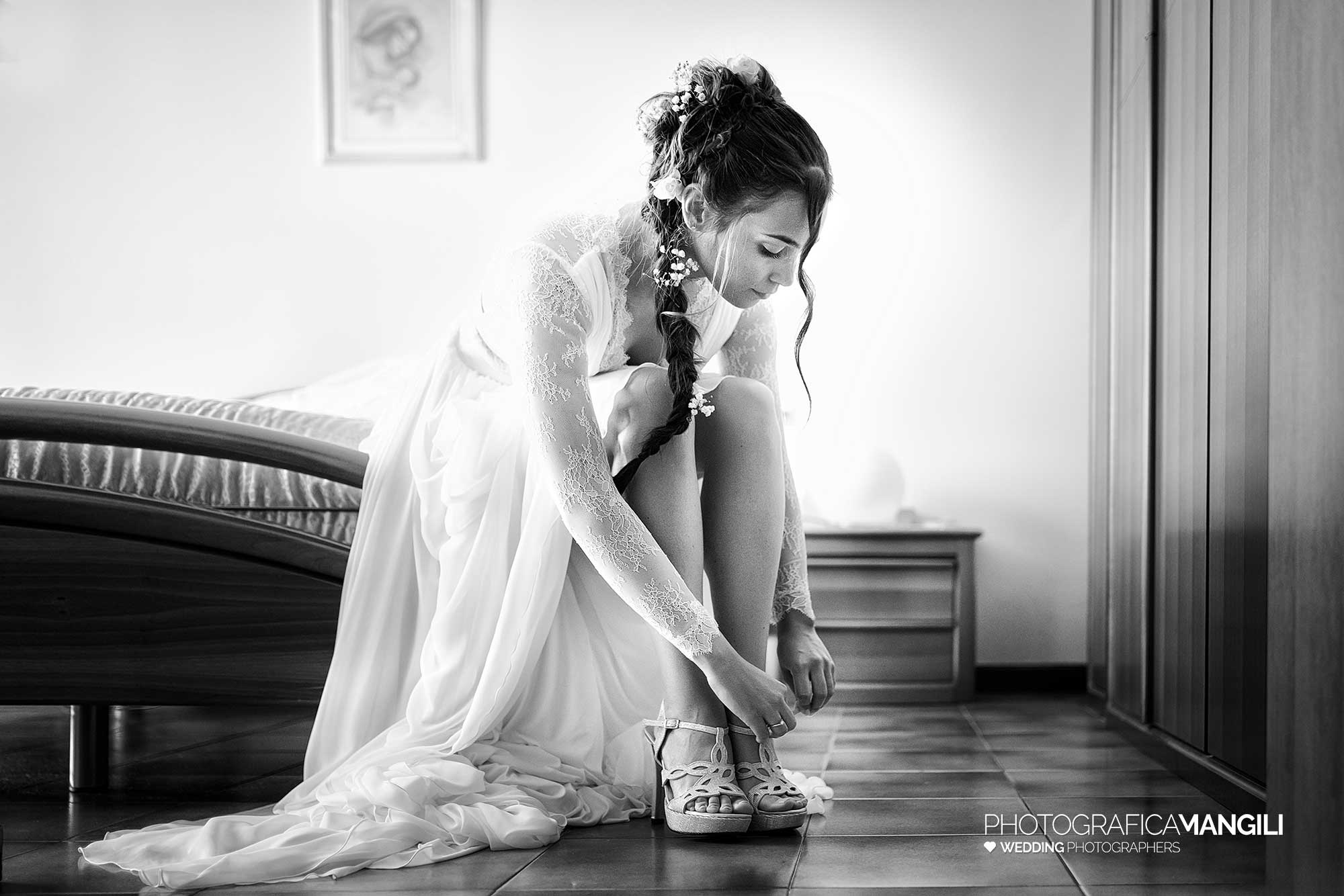 014 fotografo matrimonio reportage wedding sposa scarpe preparativi vestizione maresso di missaglia lecco 014 fotografo matrimonio reportage wedding sposa scarpe preparativi vestizione maresso di missaglia lecco
