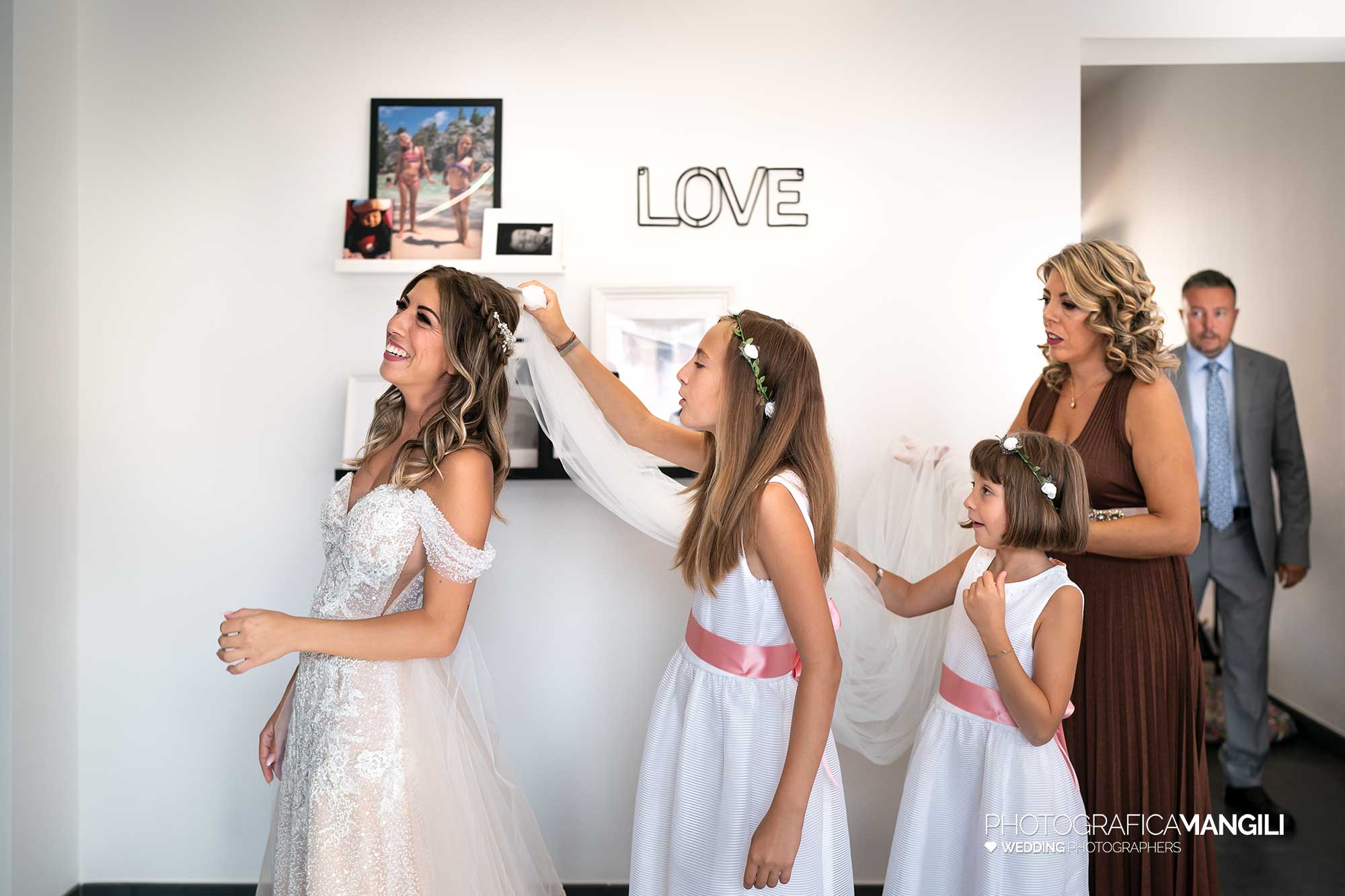 014 reportage foto matrimonio wedding ritratto sposa velo damigelle vestizione preparativi muggiò monza brianza 1 014 reportage foto matrimonio wedding ritratto sposa velo damigelle vestizione preparativi muggiò monza brianza 1