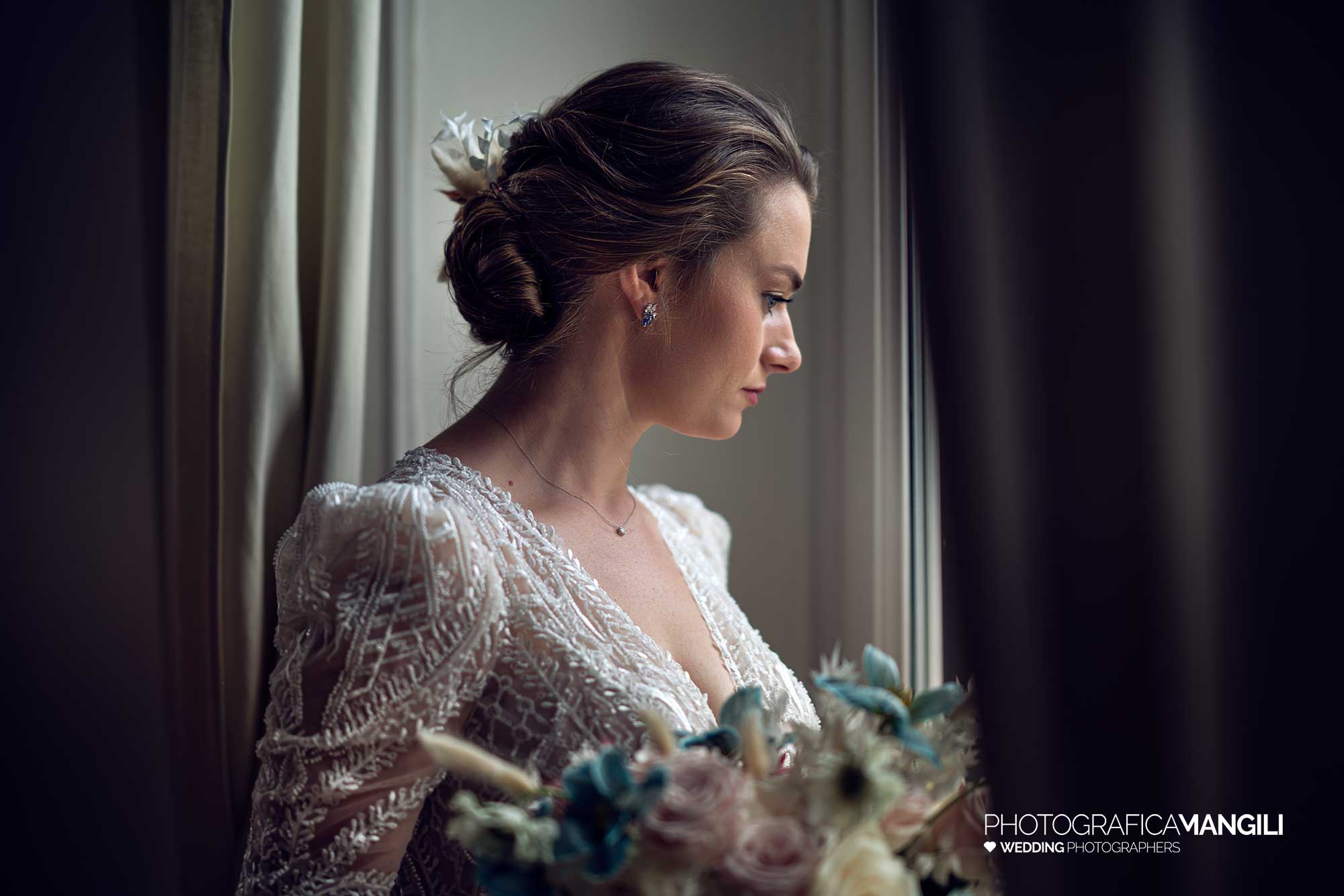 015 fotografo matrimonio reportage wedding ritratto sposa preparativi vestizione villa geno lago como 015 fotografo matrimonio reportage wedding ritratto sposa preparativi vestizione villa geno lago como