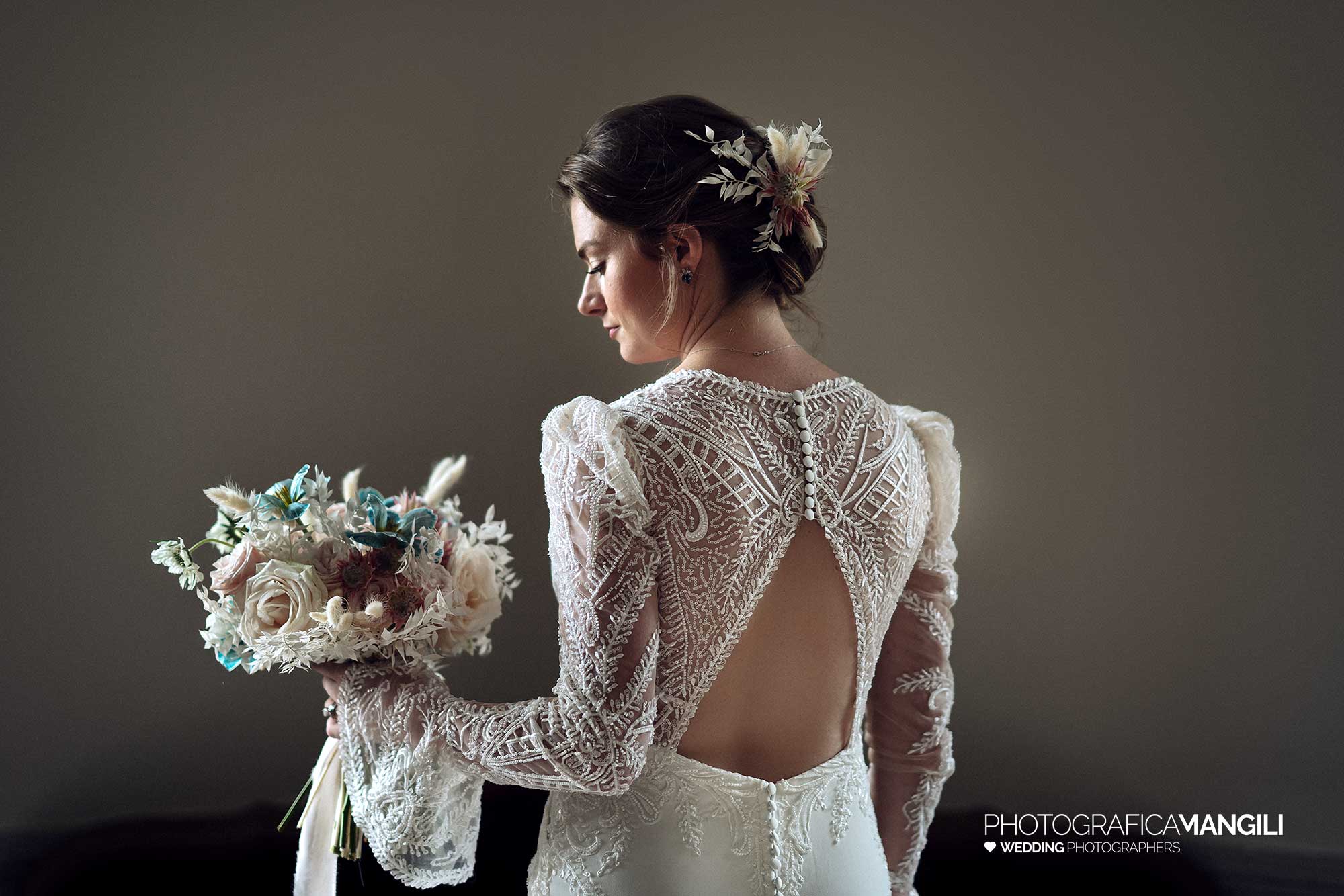 016 fotografo matrimonio reportage wedding ritratto sposa preparativi vestizione villa geno lago como 016 fotografo matrimonio reportage wedding ritratto sposa preparativi vestizione villa geno lago como