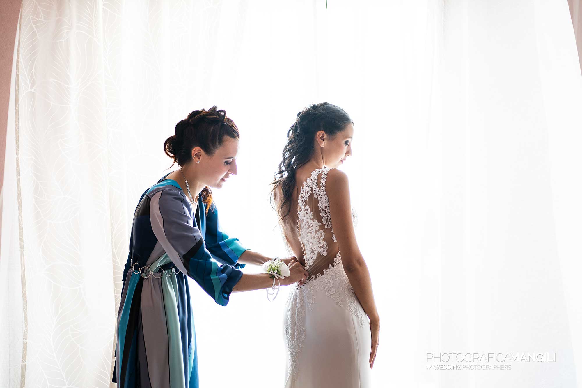 016 reportage foto matrimonio wedding ritratto sposa preparativi vestizione albavilla como 016 reportage foto matrimonio wedding ritratto sposa preparativi vestizione albavilla como