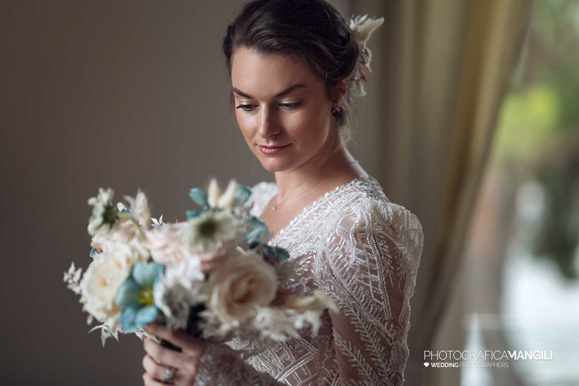 017 fotografo matrimonio reportage wedding ritratto sposa preparativi vestizione villa geno lago como 017 fotografo matrimonio reportage wedding ritratto sposa preparativi vestizione villa geno lago como