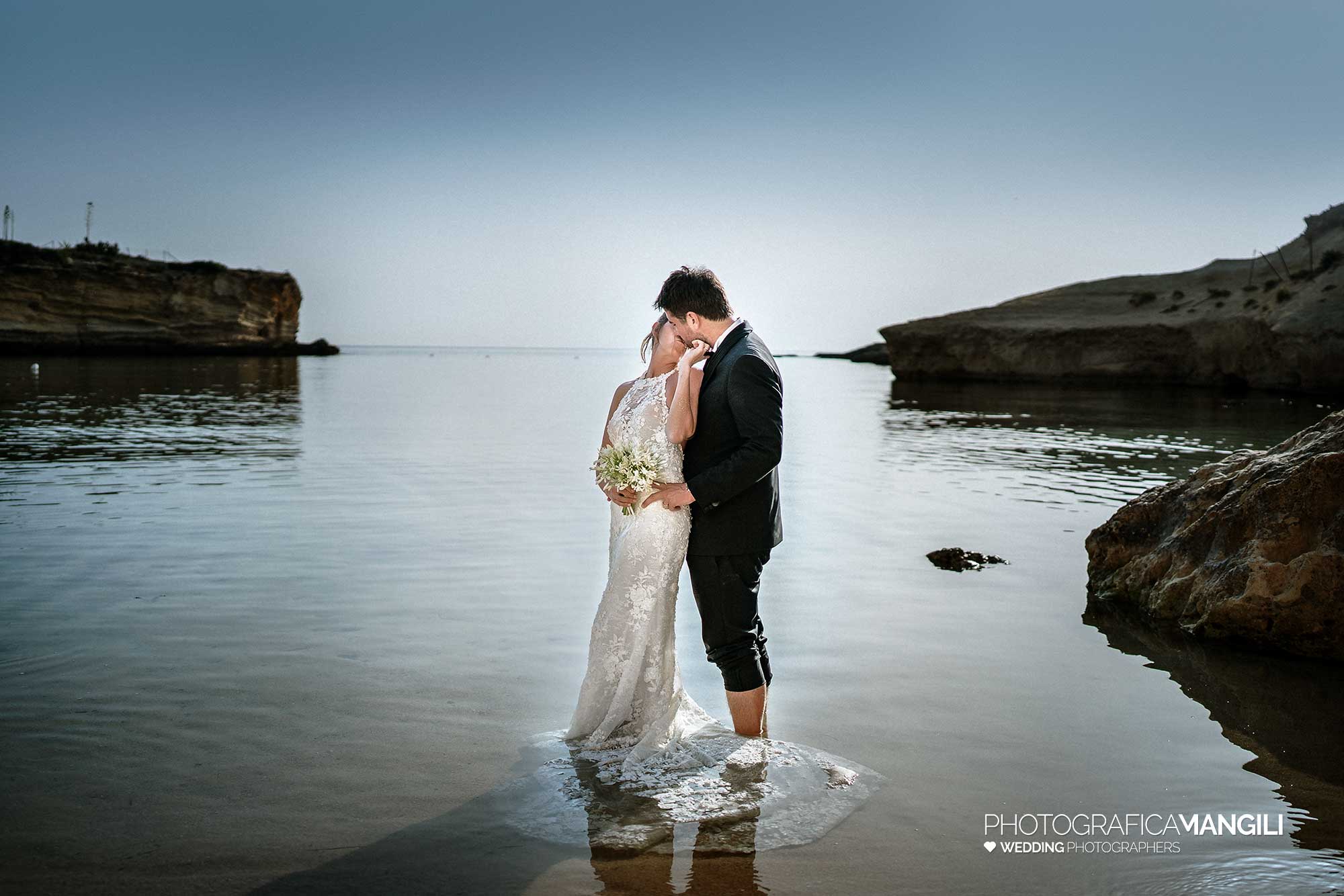 018 fotografo matrimonio reportage destination wedding newlyweds sunrise sea beach siracusa sicily italy 018 fotografo matrimonio reportage destination wedding newlyweds sunrise sea beach siracusa sicily italy