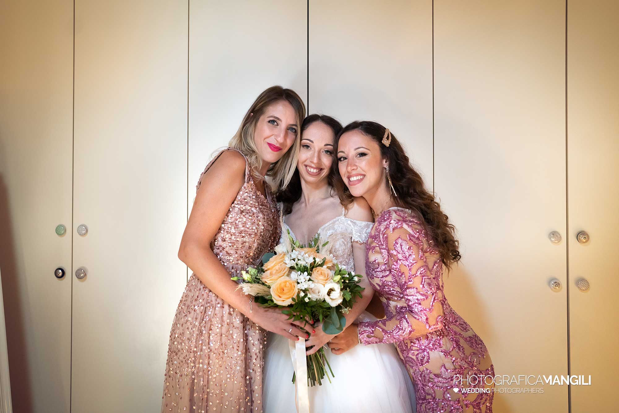 018 fotografo matrimonio reportage wedding sposa preparativi vestizione damigelle testimoni ritratto poncarale brescia 018 fotografo matrimonio reportage wedding sposa preparativi vestizione damigelle testimoni ritratto poncarale brescia