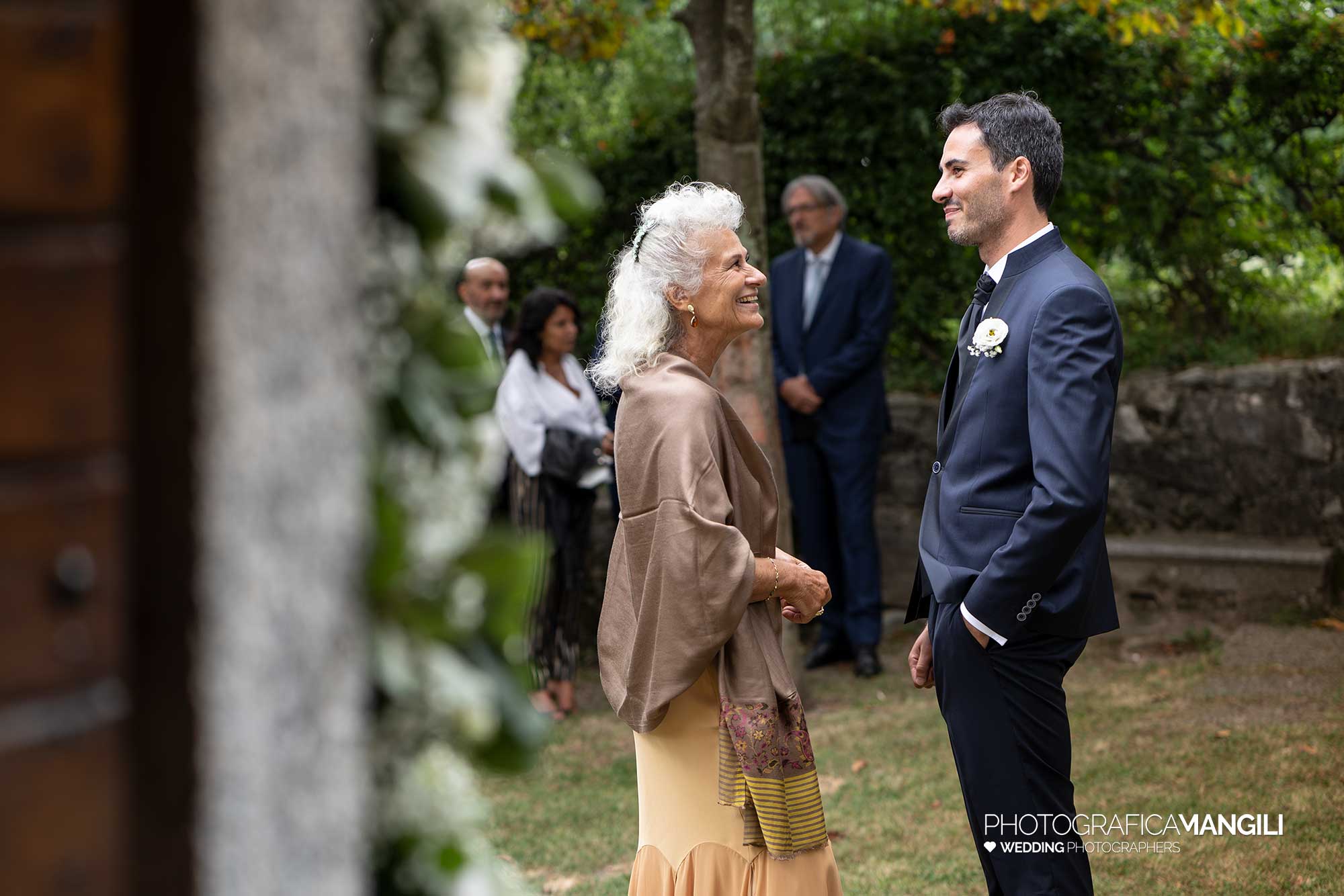 018 reportage foto matrimonio wedding ritratto sposi chiesa madonna di loreto cerimonia ingresso sposo mamma albavilla como 018 reportage foto matrimonio wedding ritratto sposi chiesa madonna di loreto cerimonia ingresso sposo mamma albavilla como