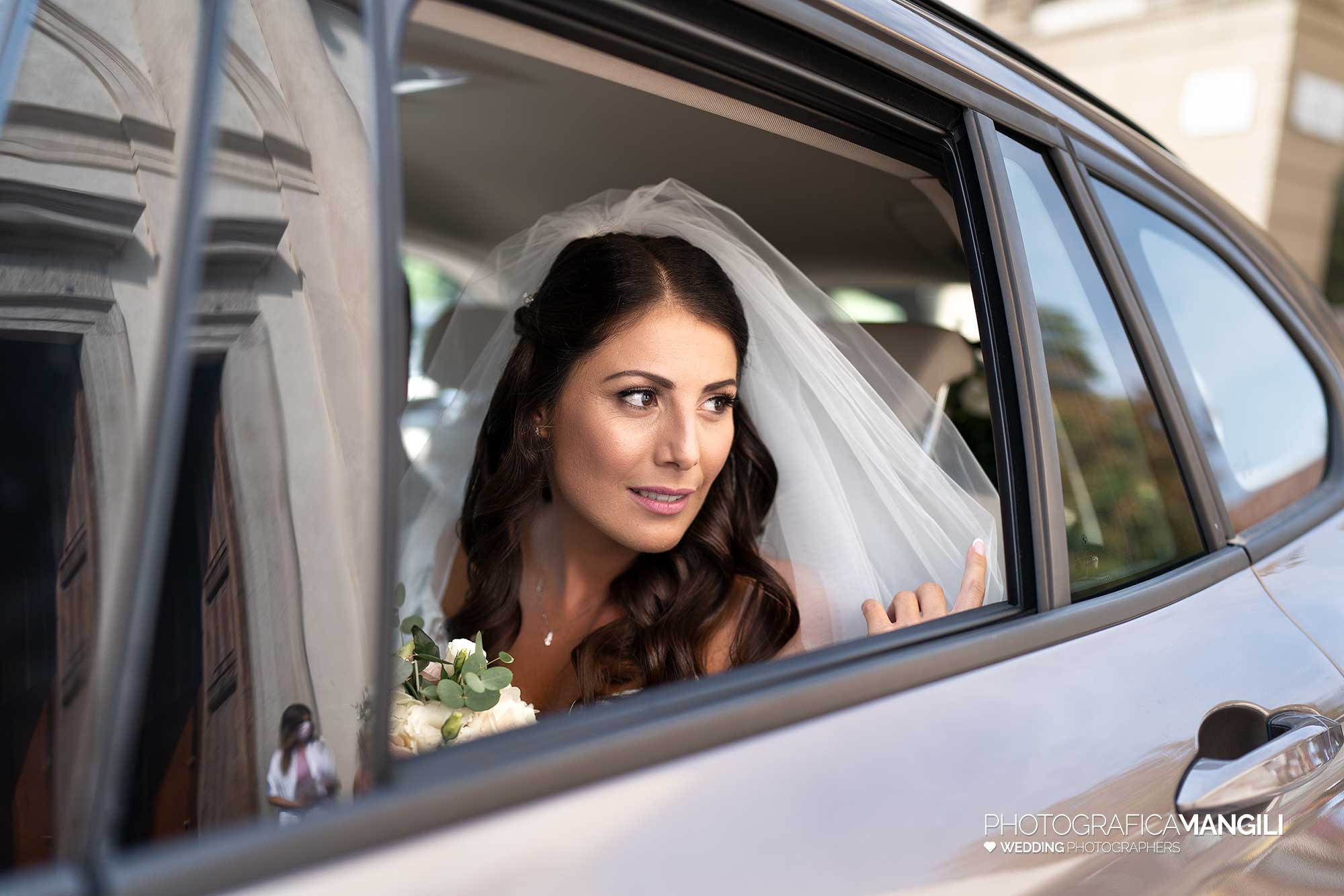 019 fotografo matrimonio reportage wedding ritratto sposa arrivo macchina ingresso cerimonia chiesa rito religioso inzago milano 019 fotografo matrimonio reportage wedding ritratto sposa arrivo macchina ingresso cerimonia chiesa rito religioso inzago milano